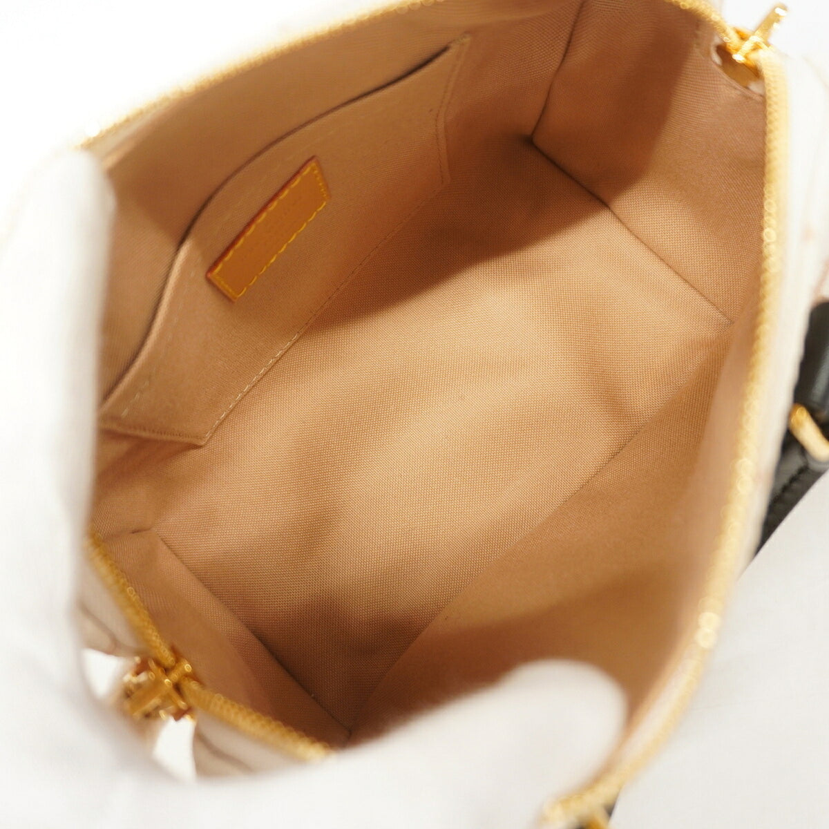 Louis Vuitton White Handbag (Pre-Owned)