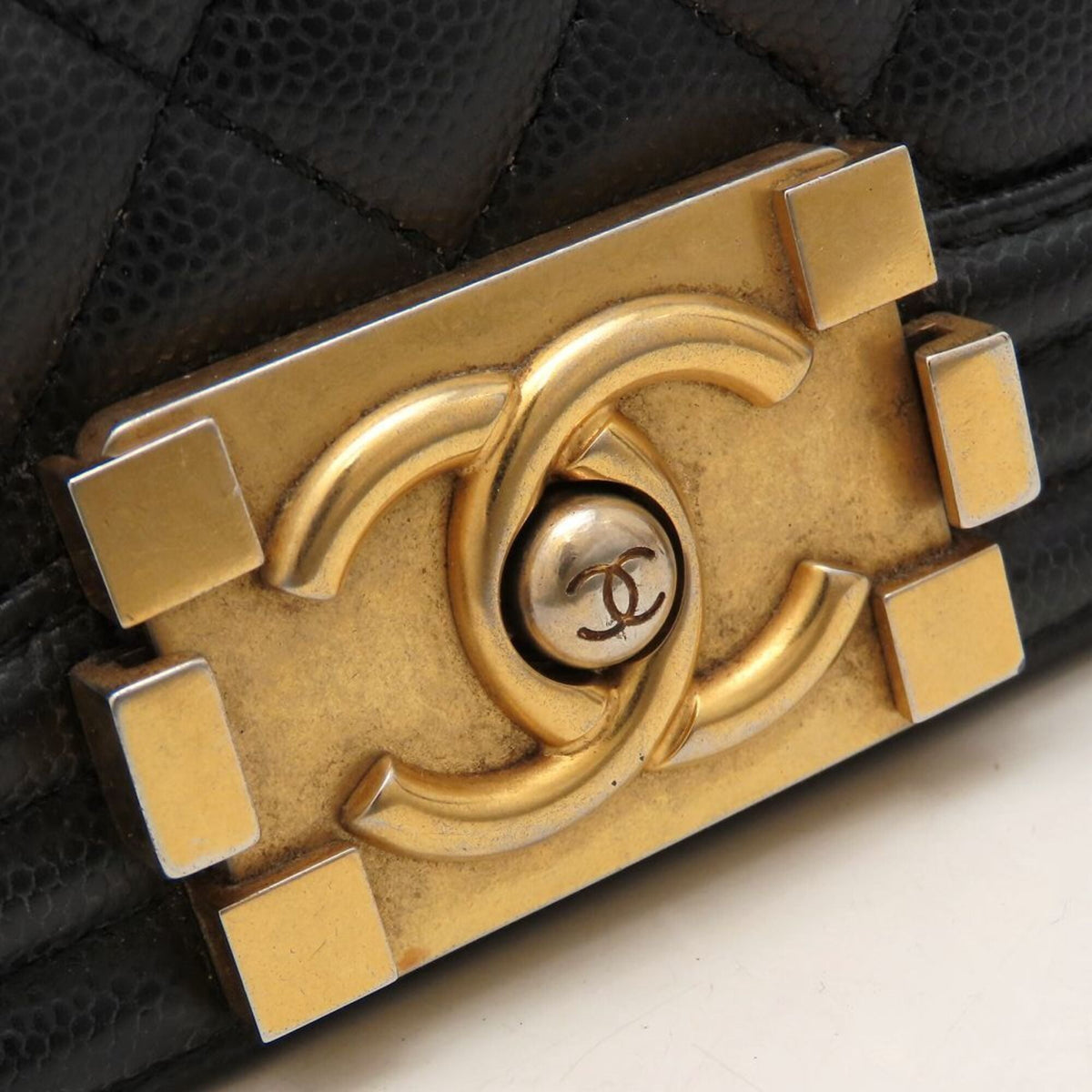 Chanel Boy Chanel Black Leather Shoulder Bag (Pre-Owned)