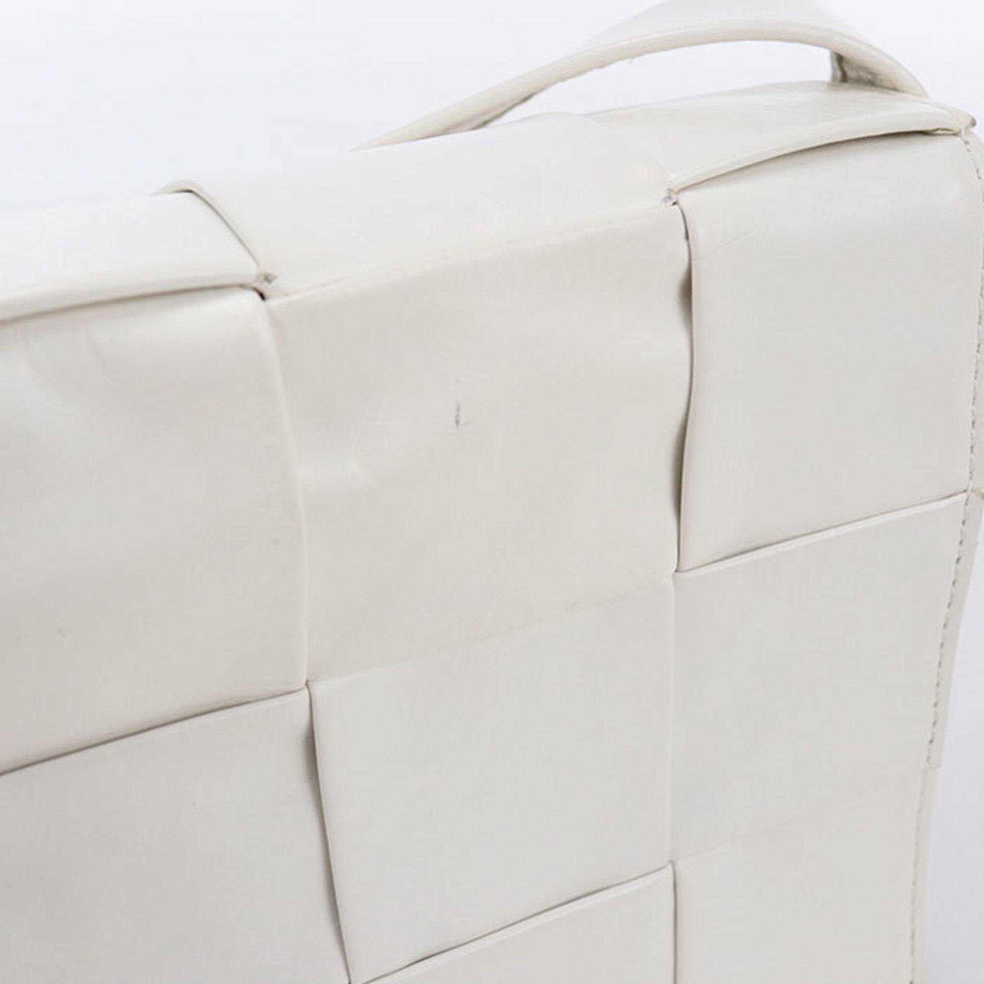 Bottega Veneta White Leather Shoulder Bag (Pre-Owned)