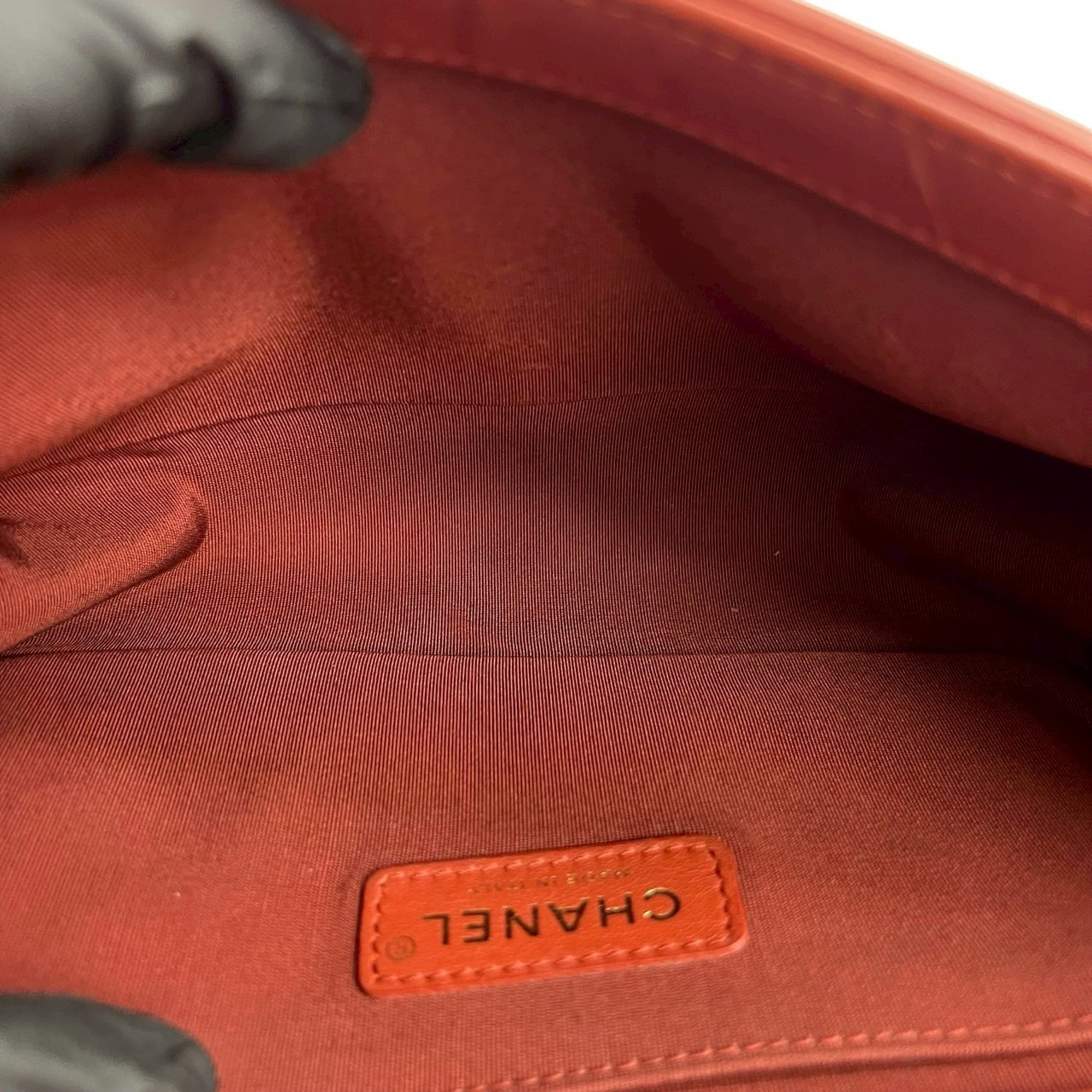 Chanel Red Color Leather Shoulder Bag (Pre-Owned)
