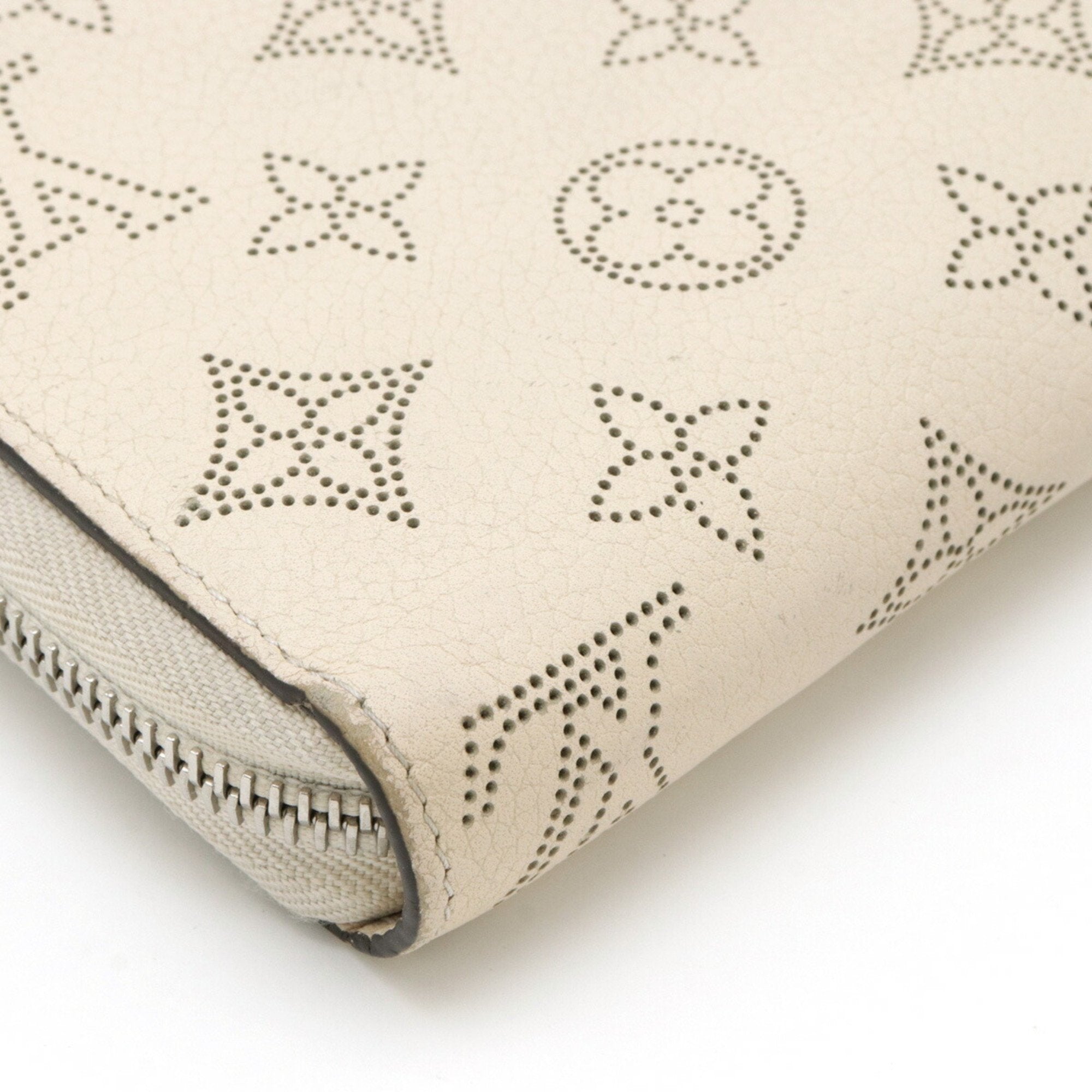 Louis Vuitton Lv Off White Leather Long Wallet (Bi-Fold) (Pre-Owned)