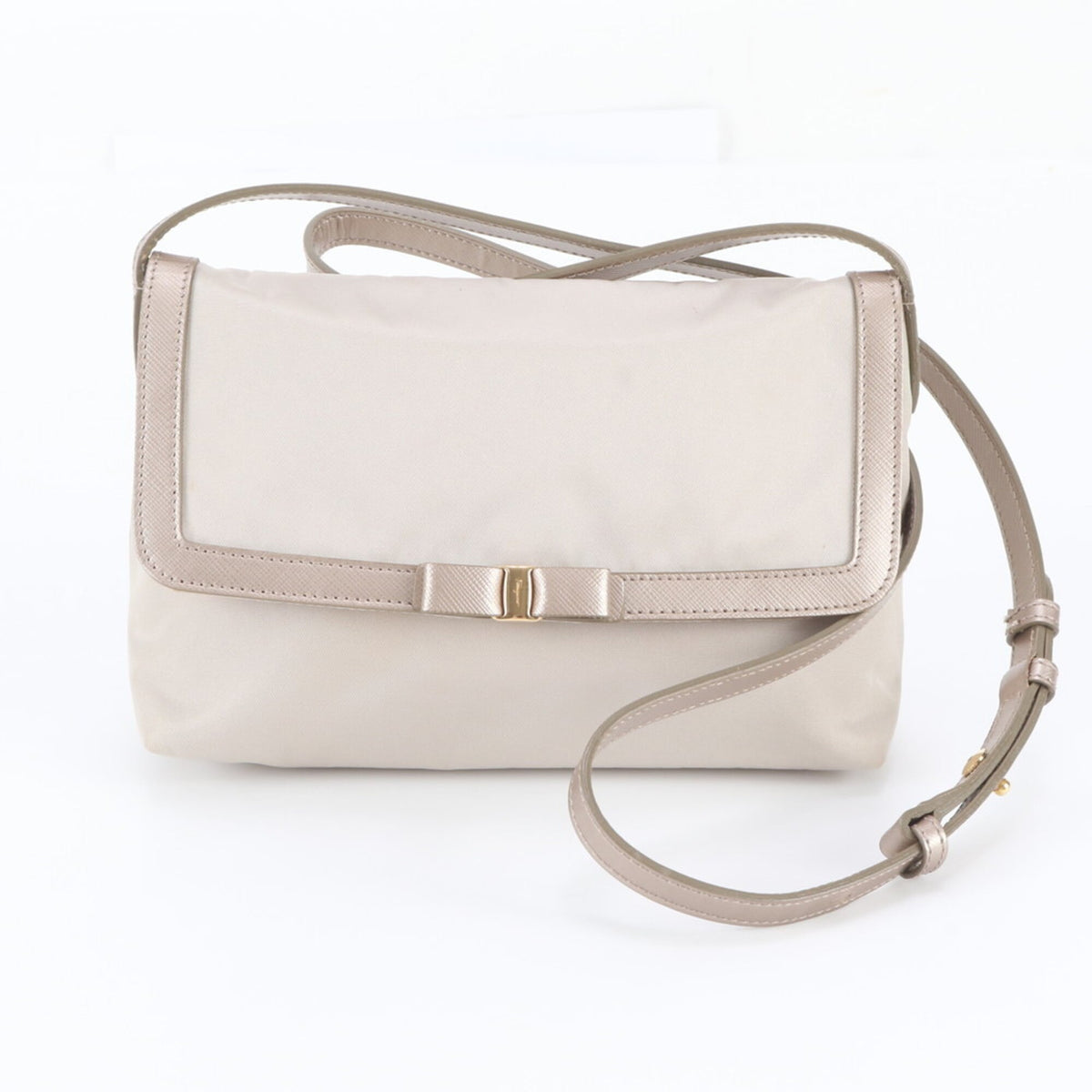 Salvatore Ferragamo Beige Leather Nylon Shoulder Bag (Pre-Owned)