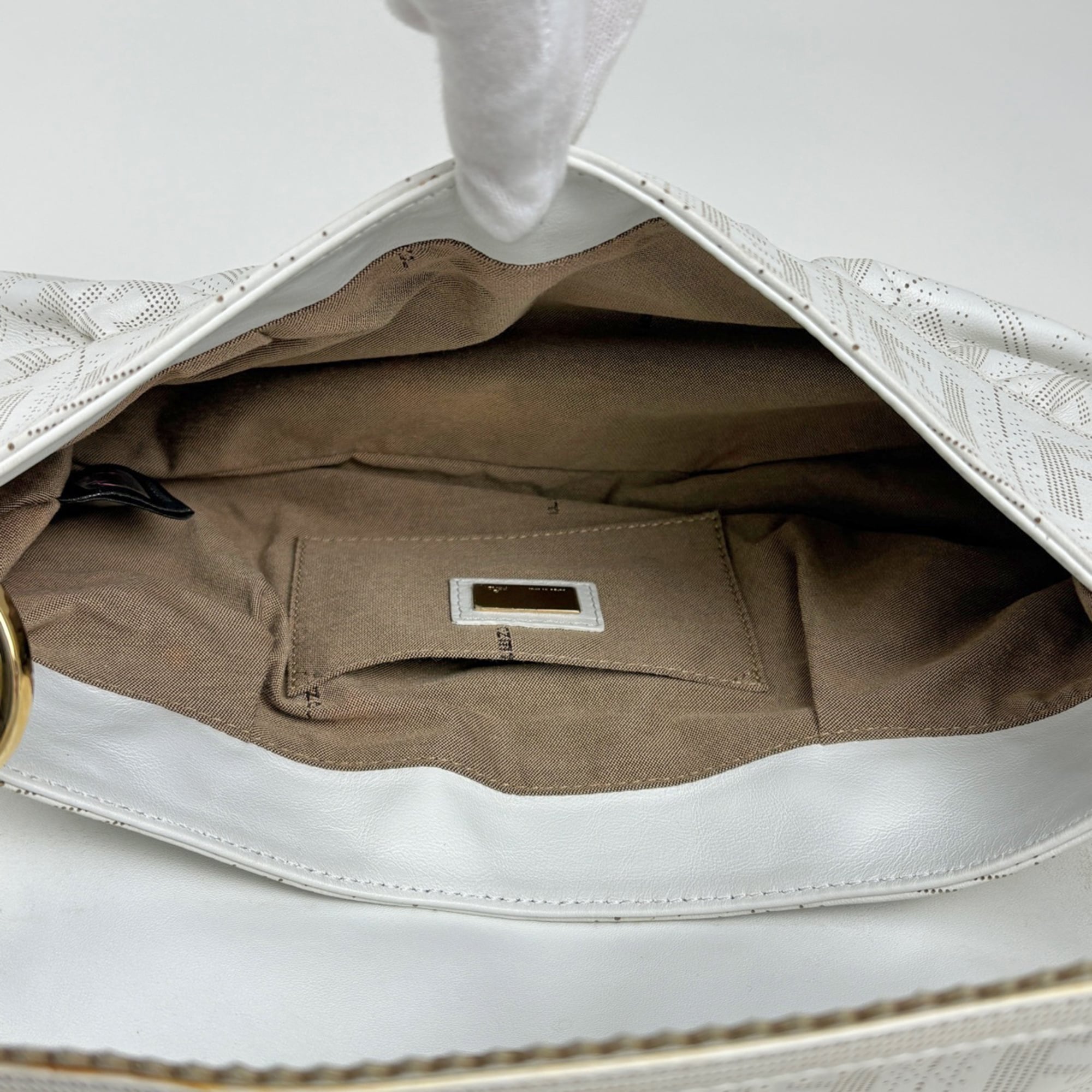Fendi Zucca White Leather Shoulder Bag (Pre-Owned)