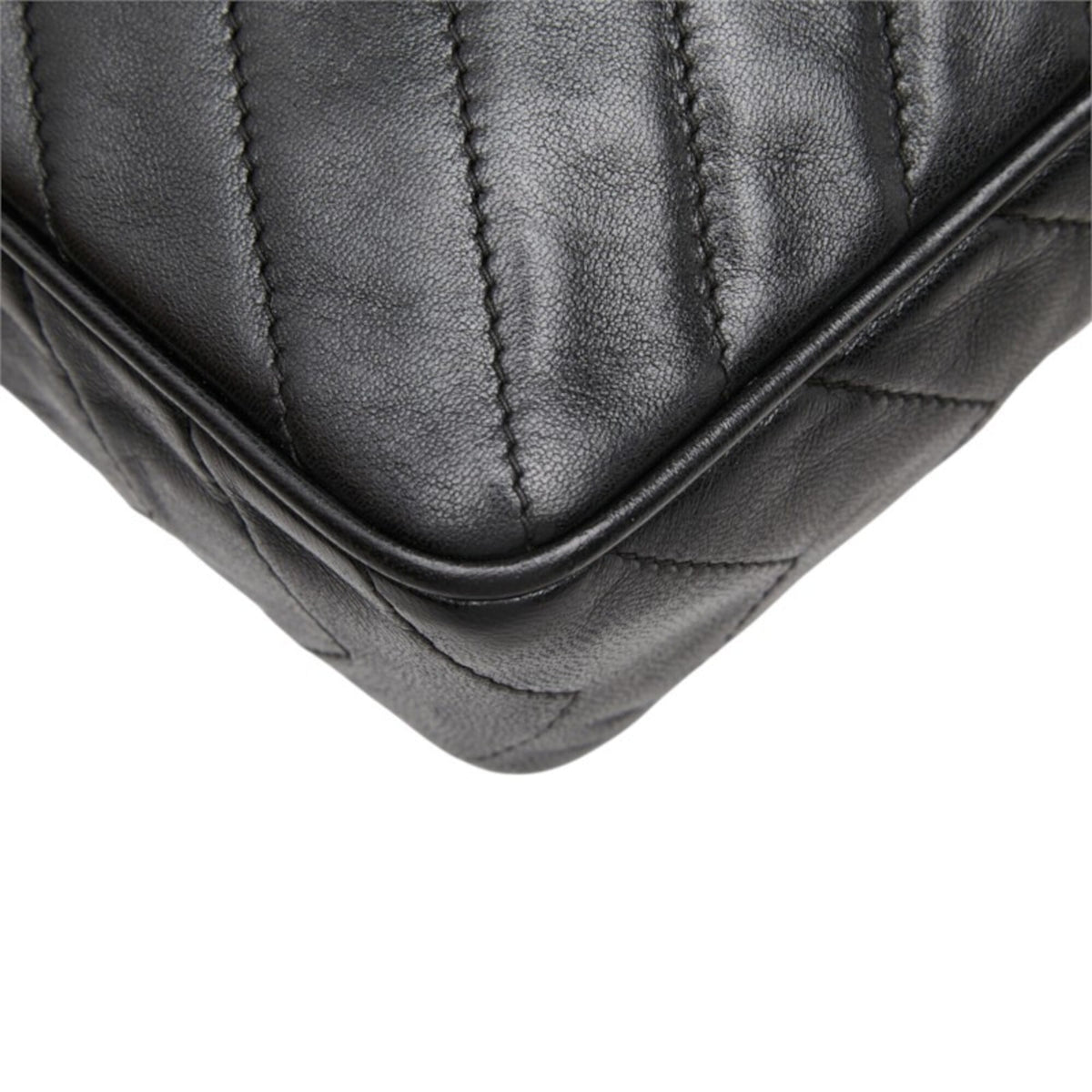 Chanel Black Leather Shoulder Bag (Pre-Owned)