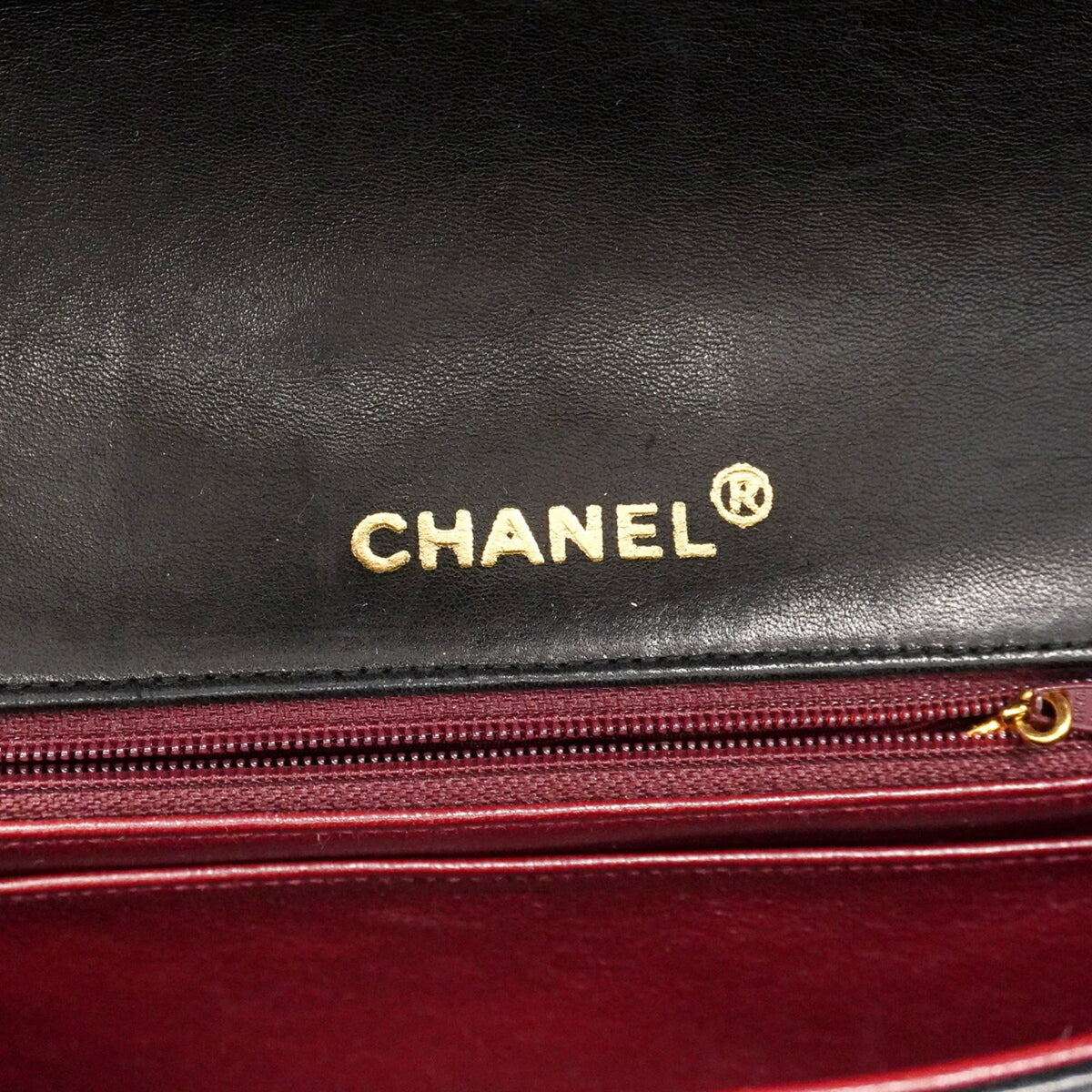 Chanel Black Leather Shoulder Bag (Pre-Owned)