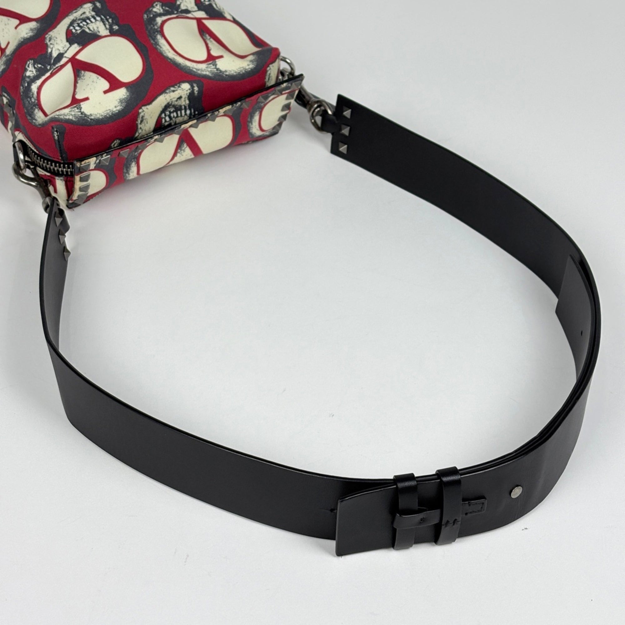 Valentino Garavani Black Ivory Red Color Canvas Leather Shoulder Bag (Pre-Owned)