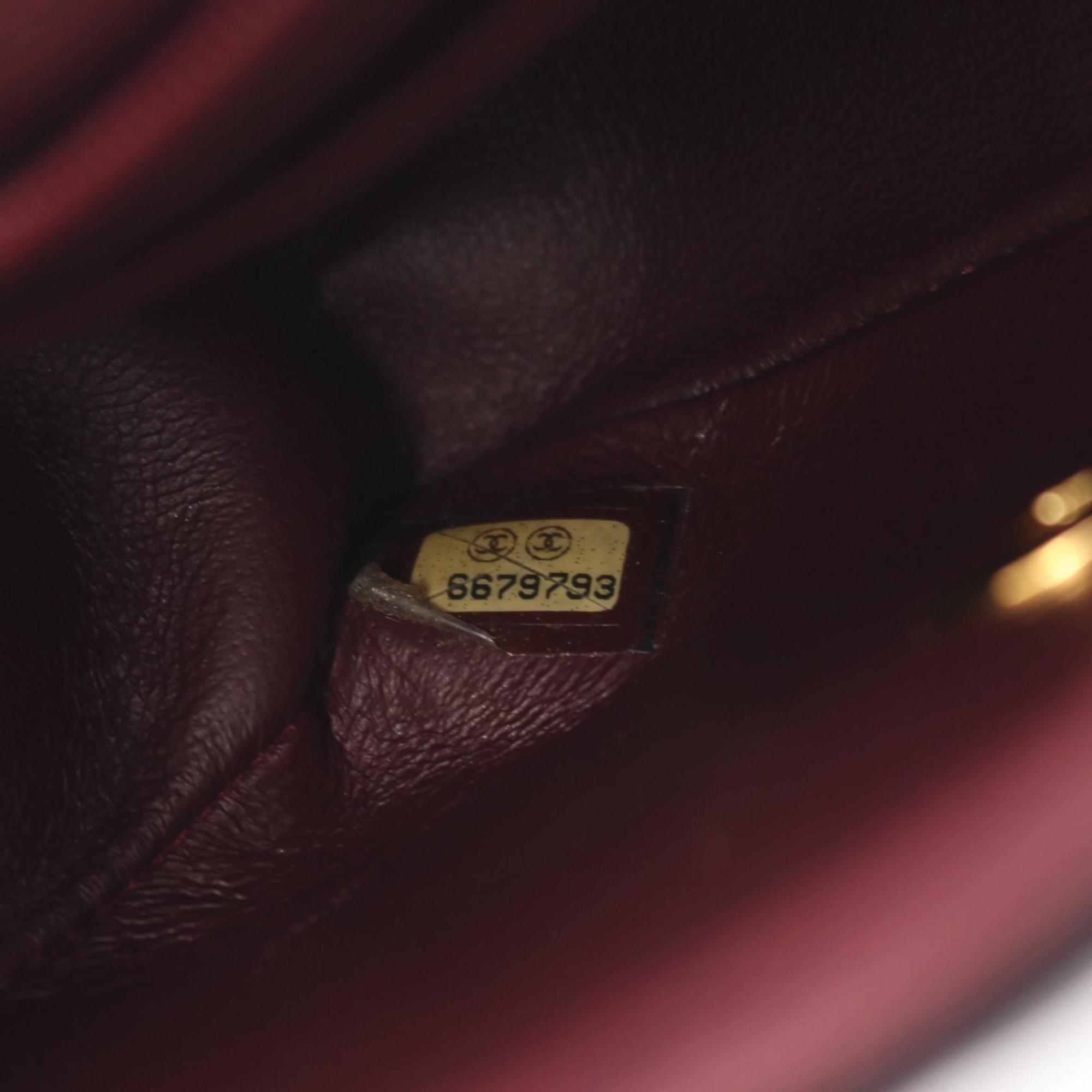Chanel Black Leather Shoulder Bag (Pre-Owned)