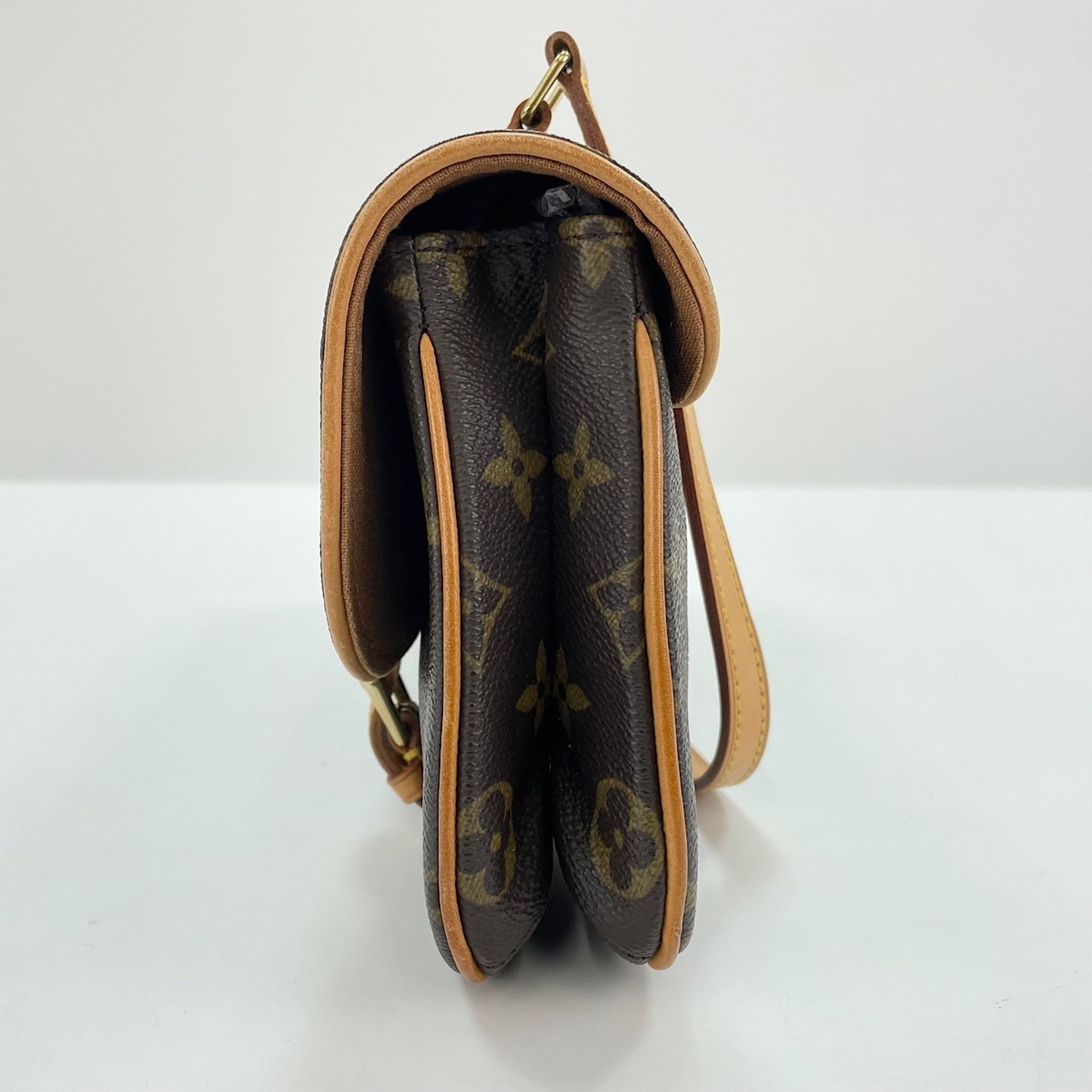 Louis Vuitton Brown Shoulder Bag (Pre-Owned)