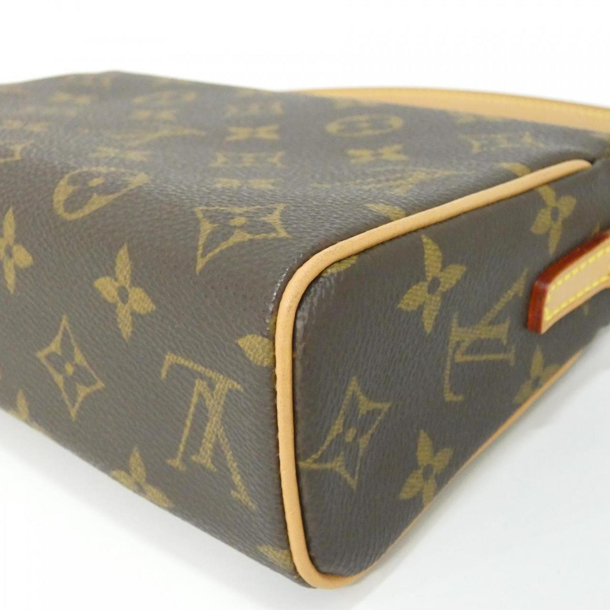 Louis Vuitton Brown Coated Canvas Handbag (Pre-Owned)