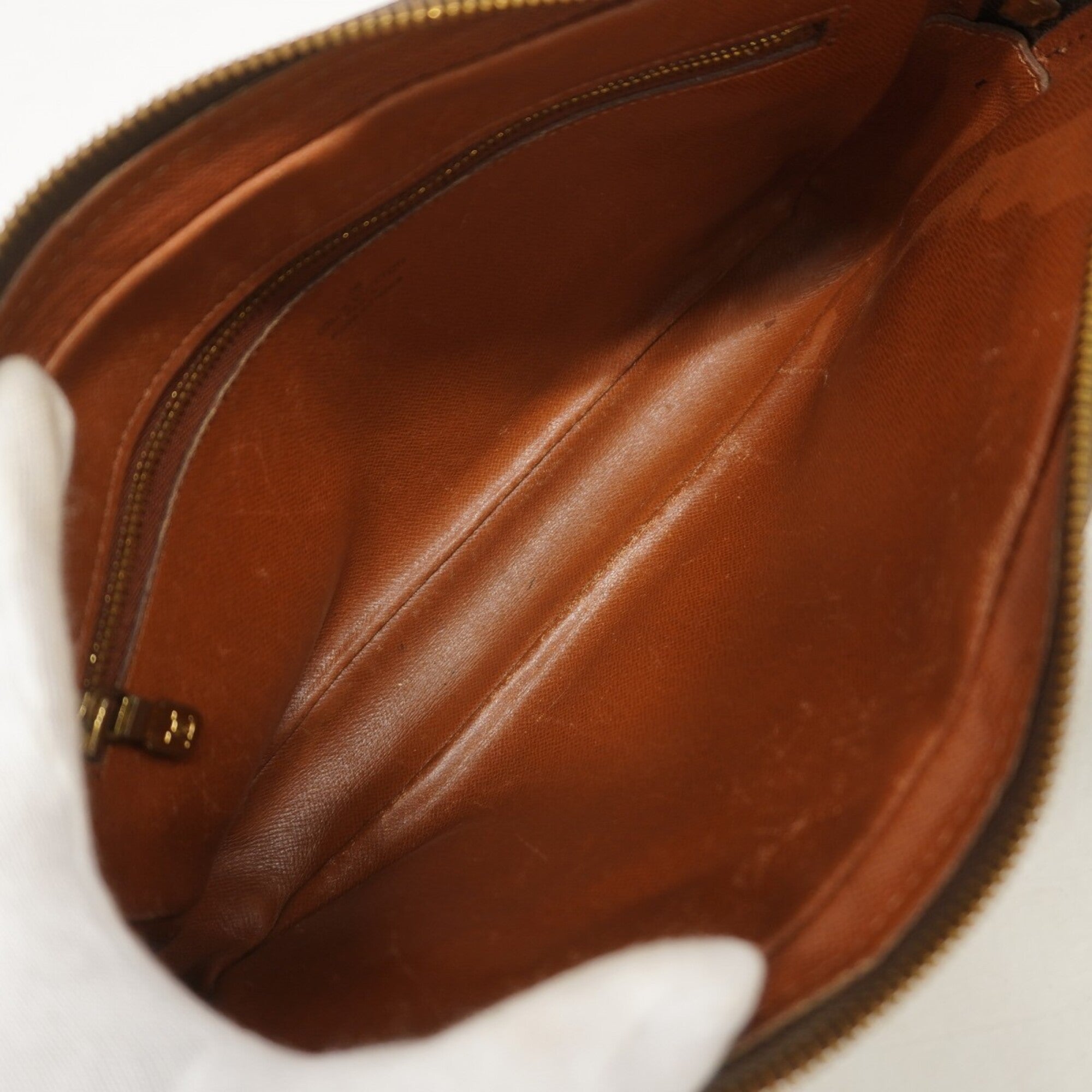 Louis Vuitton Brown Clutch Bag (Pre-Owned)