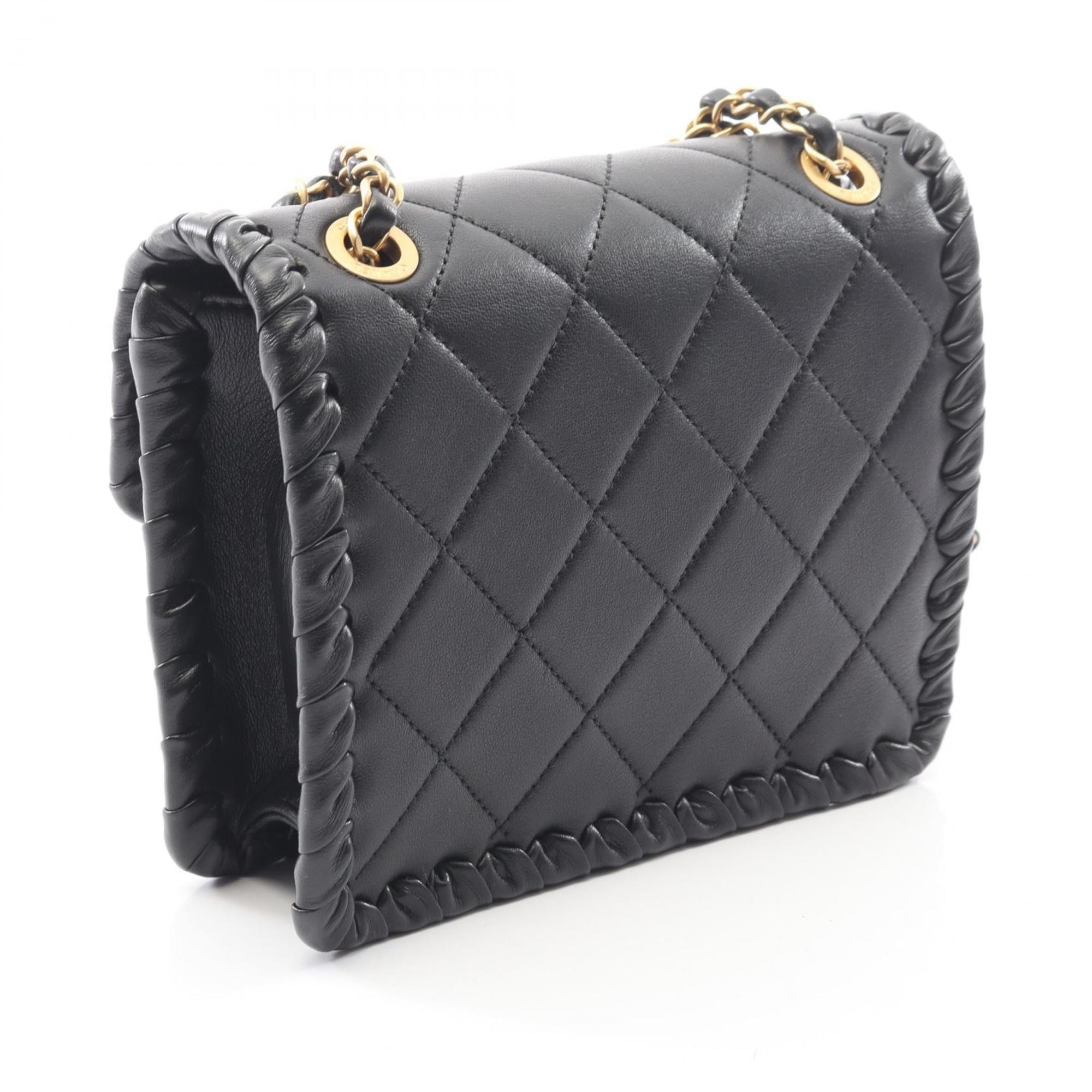 Chanel Black Leather Shoulder Bag (Pre-Owned)
