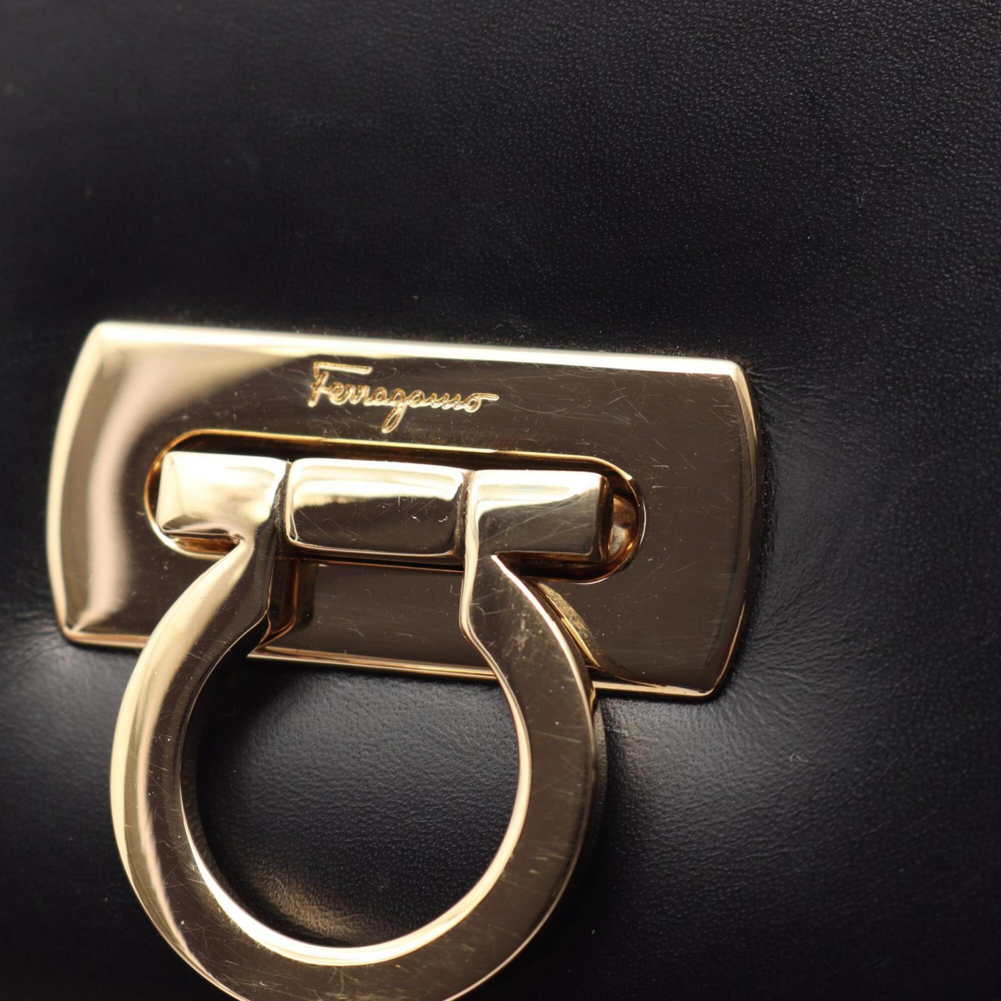 Salvatore Ferragamo Black Leather Handbag Shoulder Bag (Pre-Owned)
