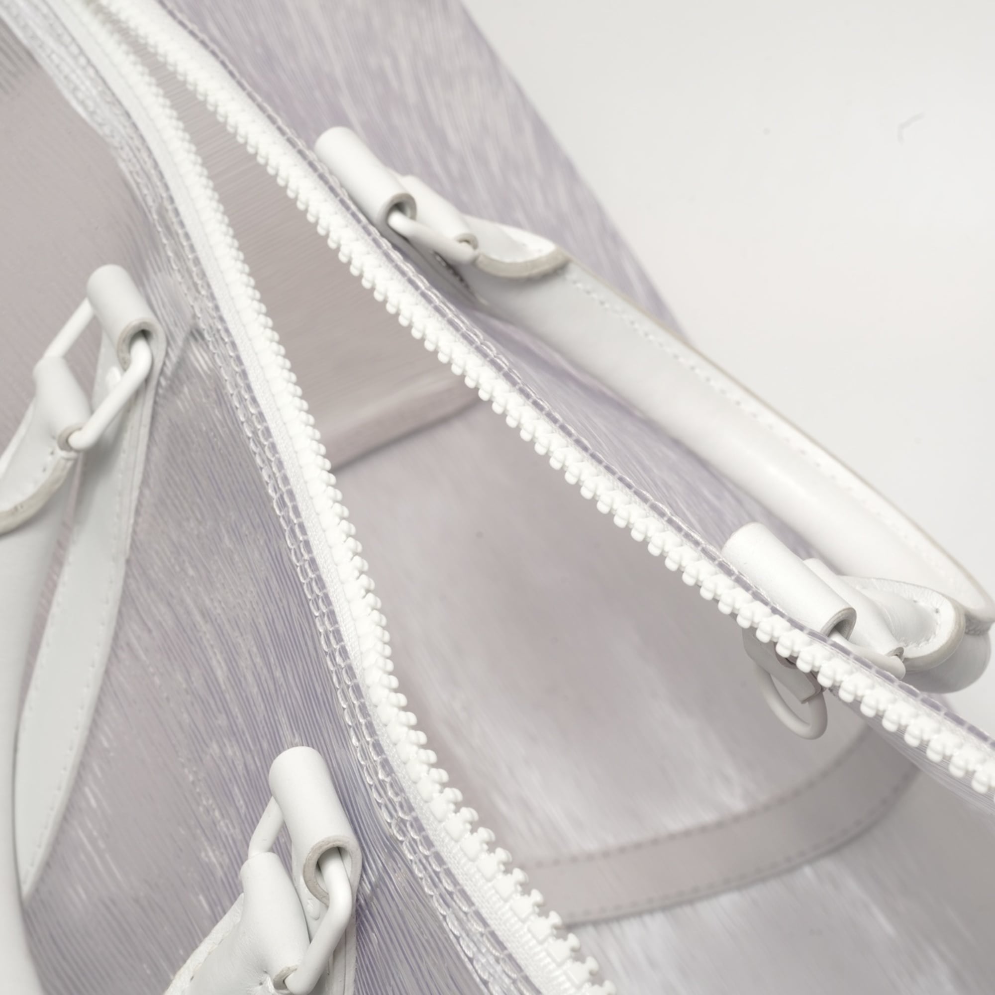 Louis Vuitton White Handbag (Pre-Owned)