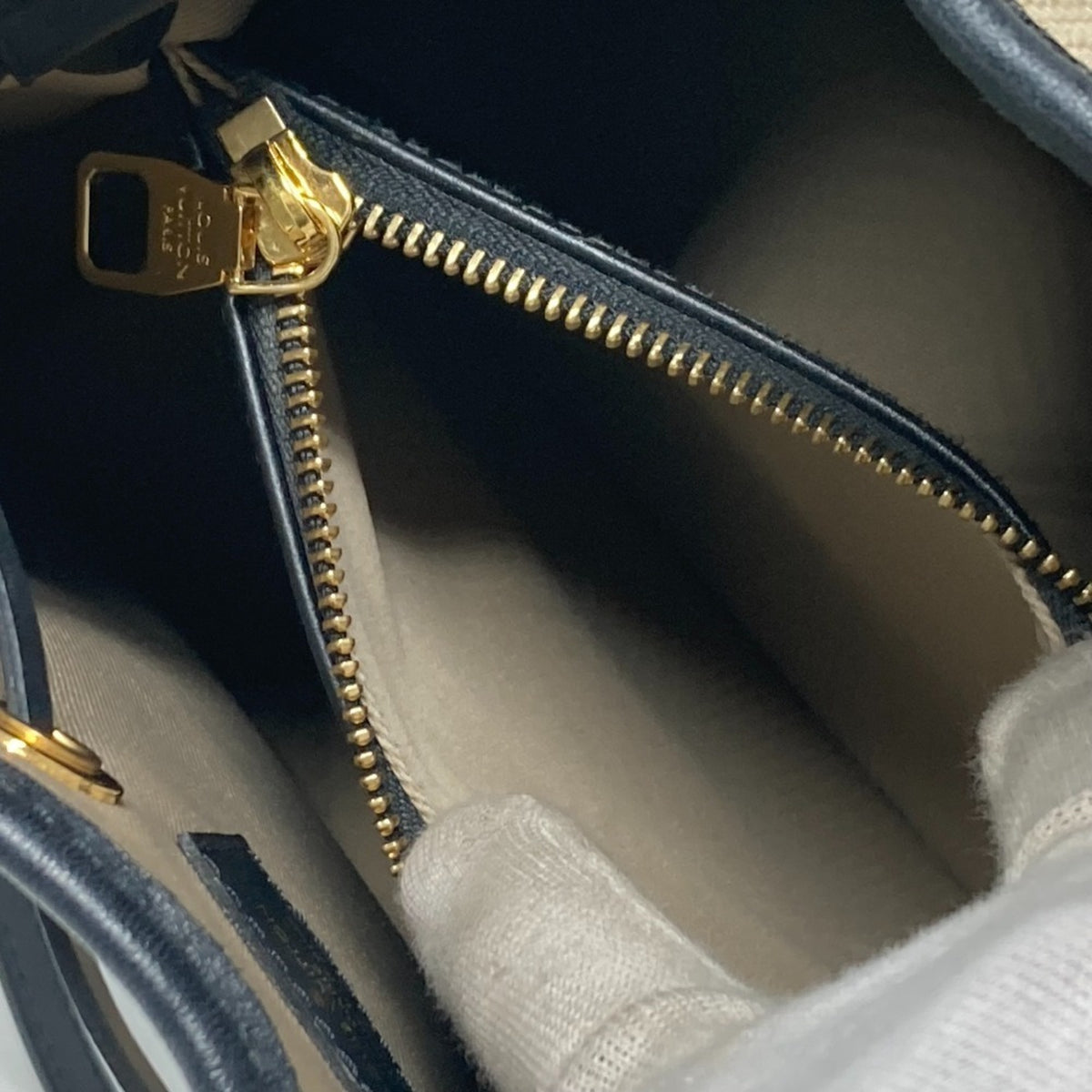 Louis Vuitton Beige Black Cotton Leather Shoulder Bag (Pre-Owned)