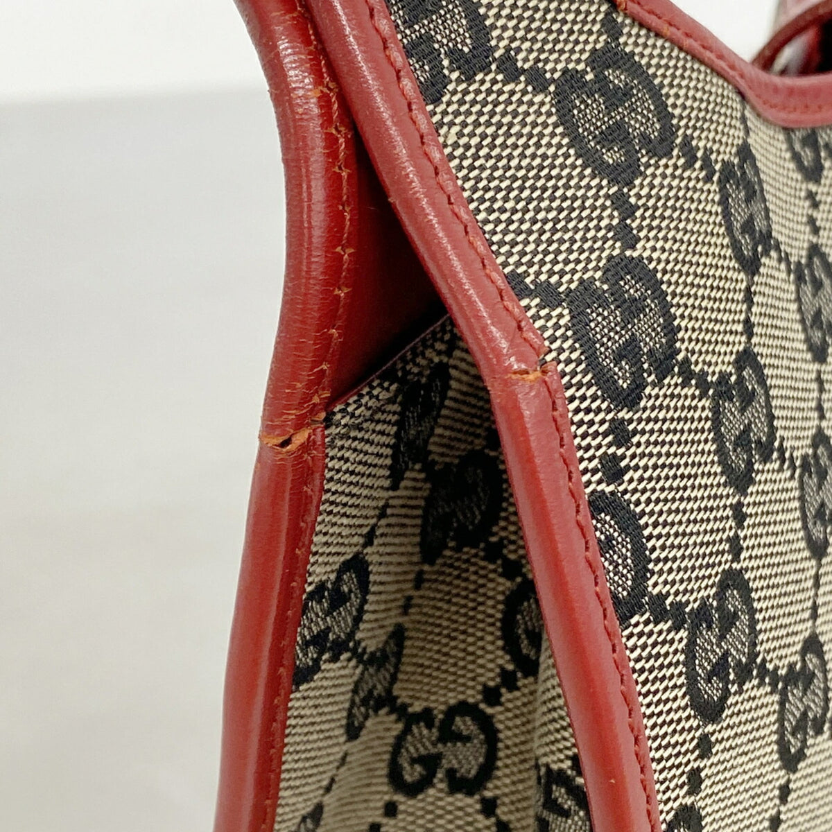Gucci Beige Red Color Canvas Handbag (Pre-Owned)