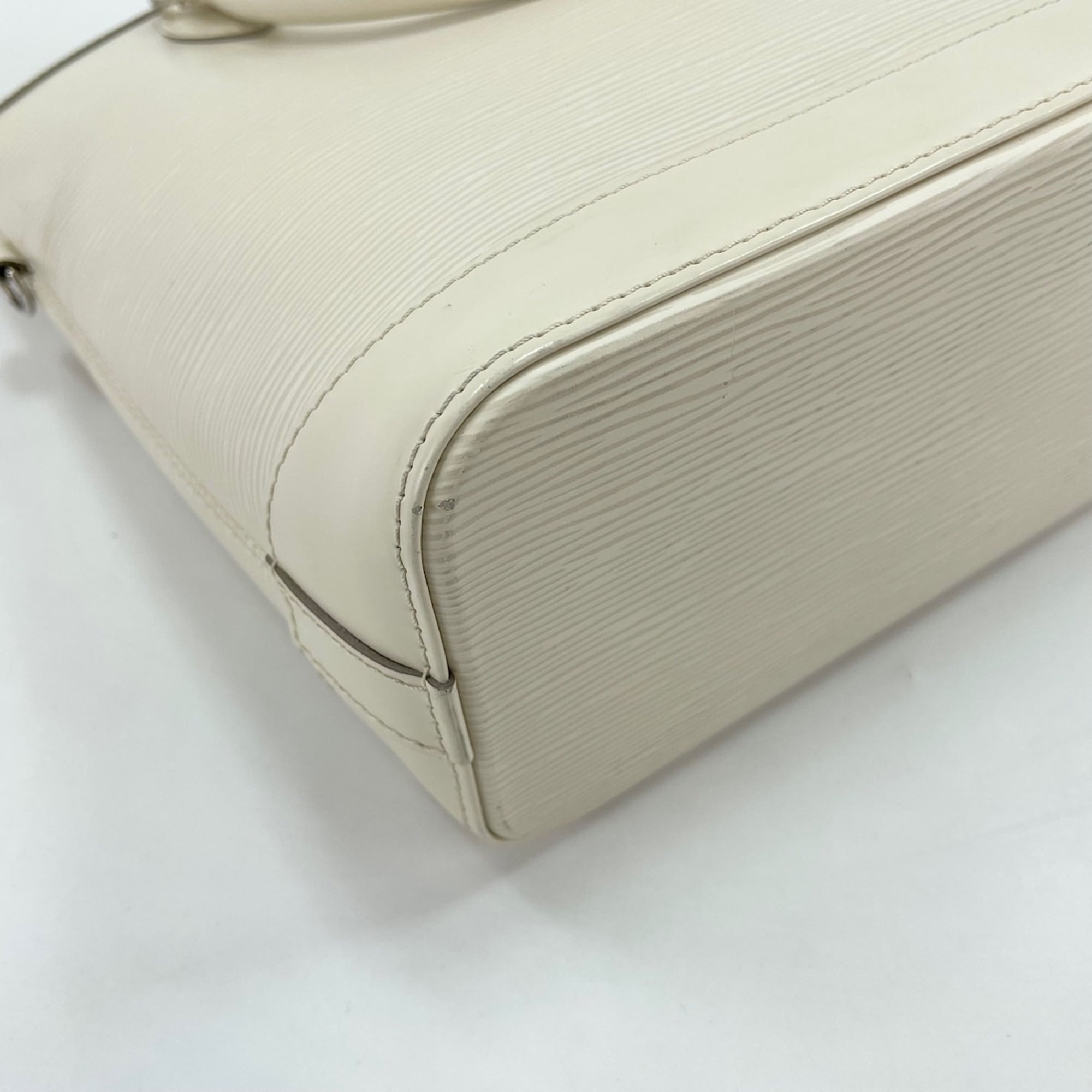 Louis Vuitton White Handbag (Pre-Owned)