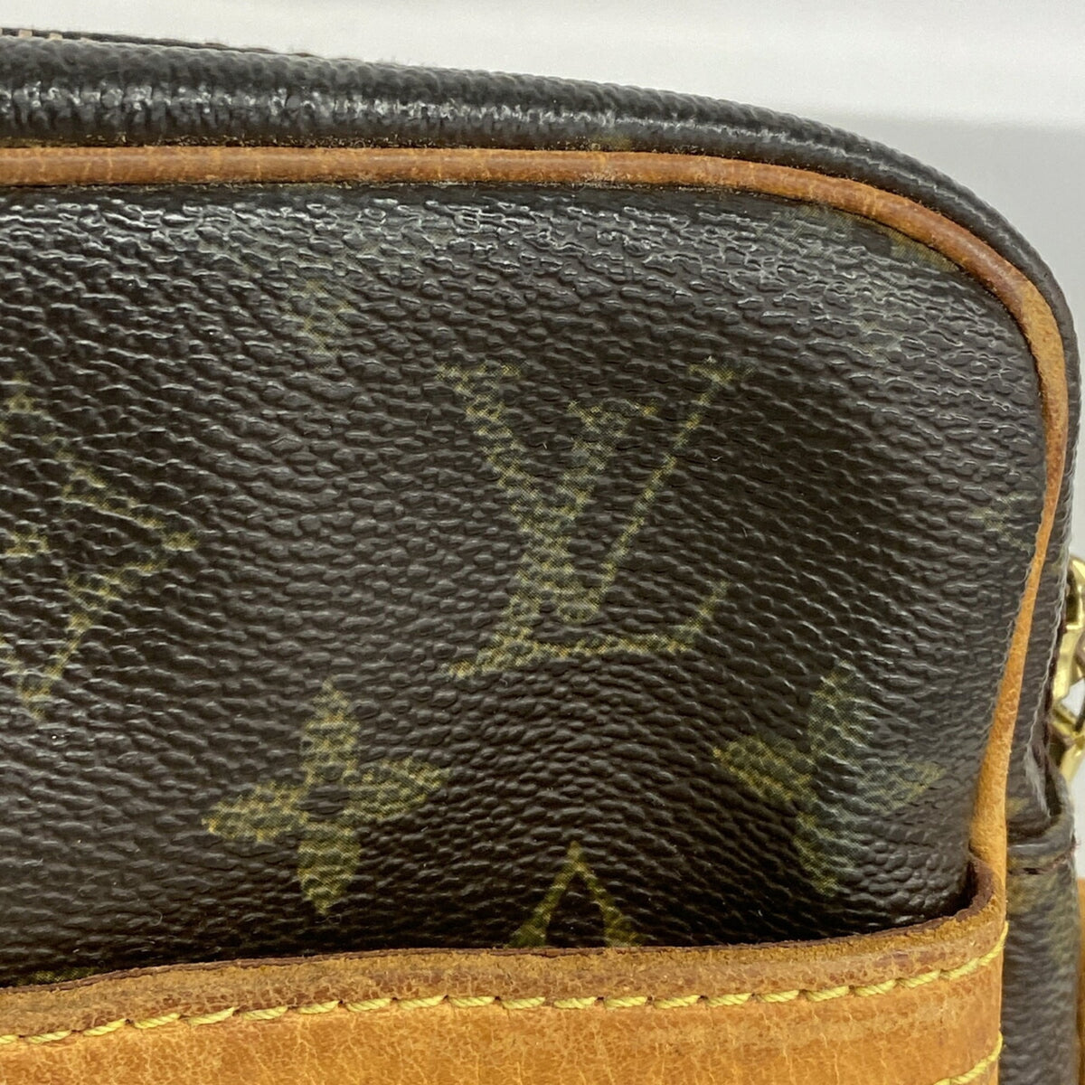 Louis Vuitton Brown Shoulder Bag (Pre-Owned)