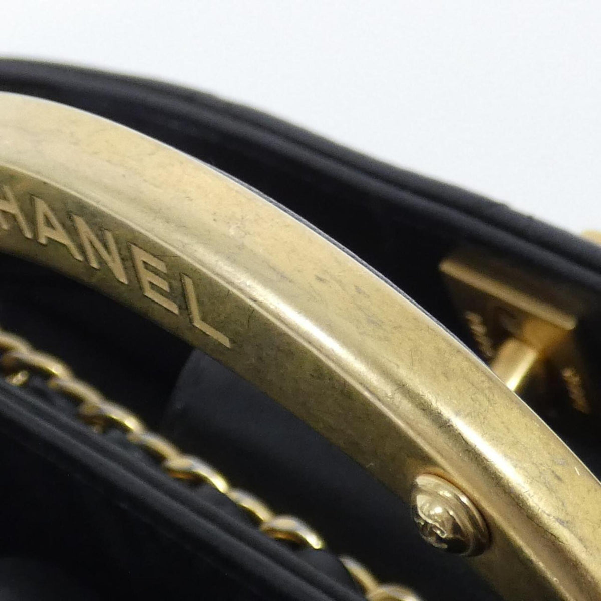 Chanel Black Leather Handbag (Pre-Owned)