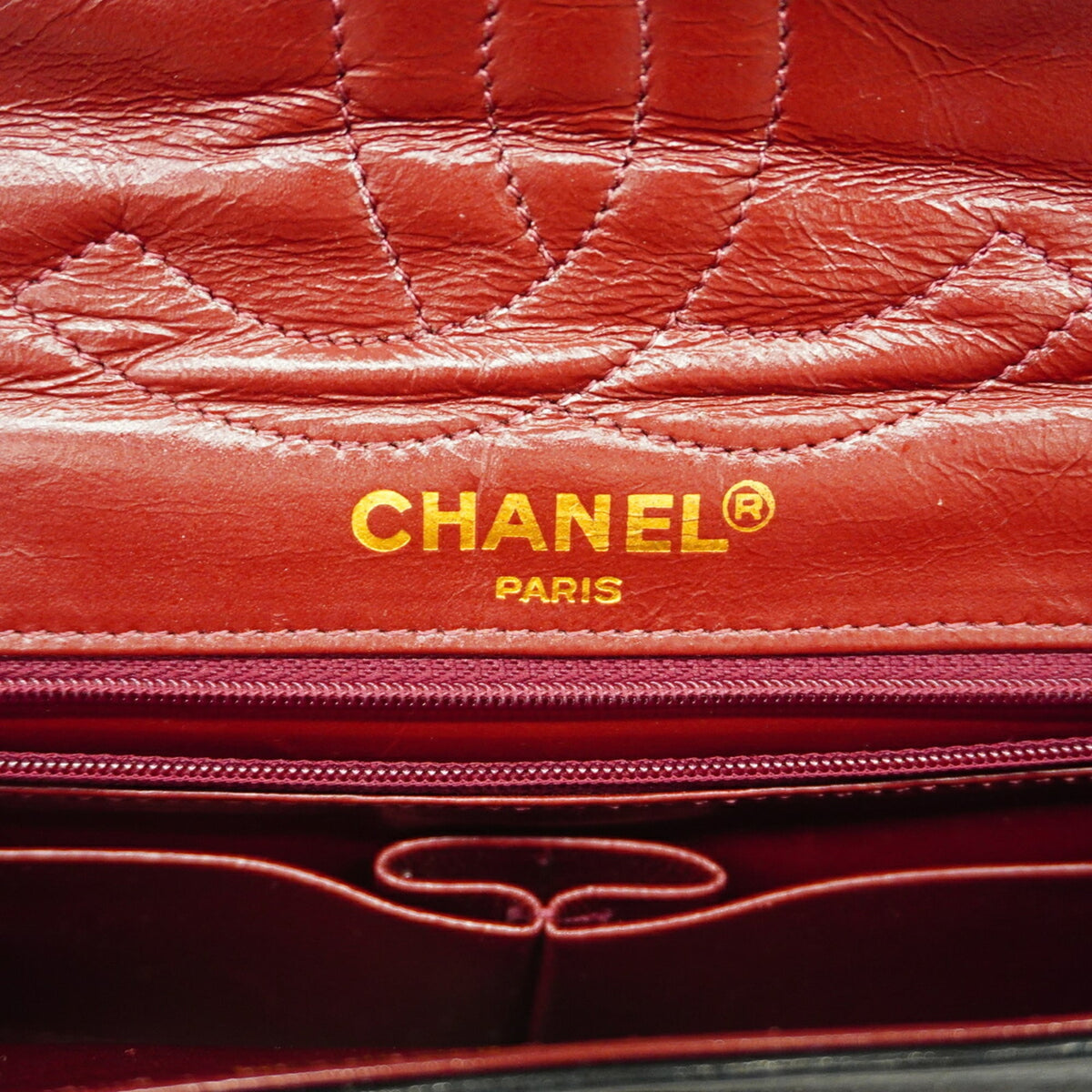 Chanel Black Leather Shoulder Bag (Pre-Owned)