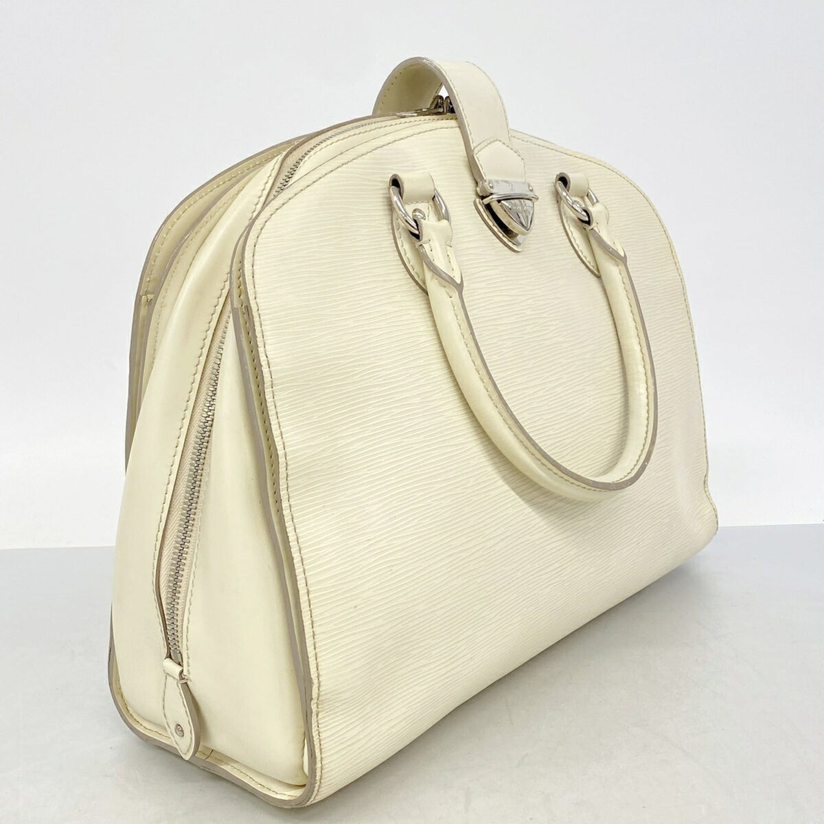 Louis Vuitton Lv Off White Handbag (Pre-Owned)
