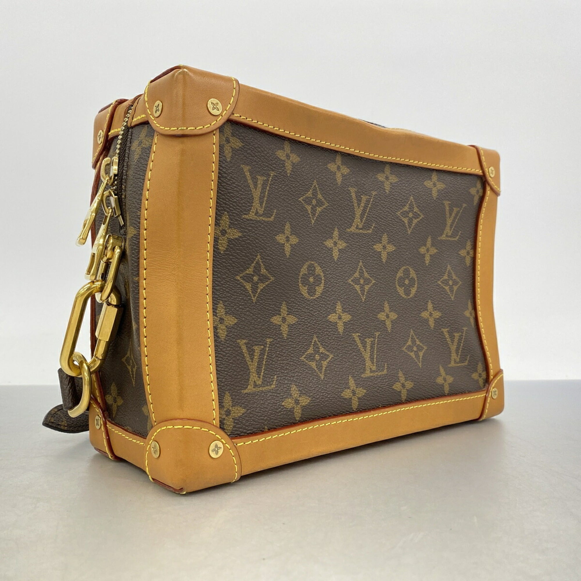 Louis Vuitton Brown Shoulder Bag (Pre-Owned)