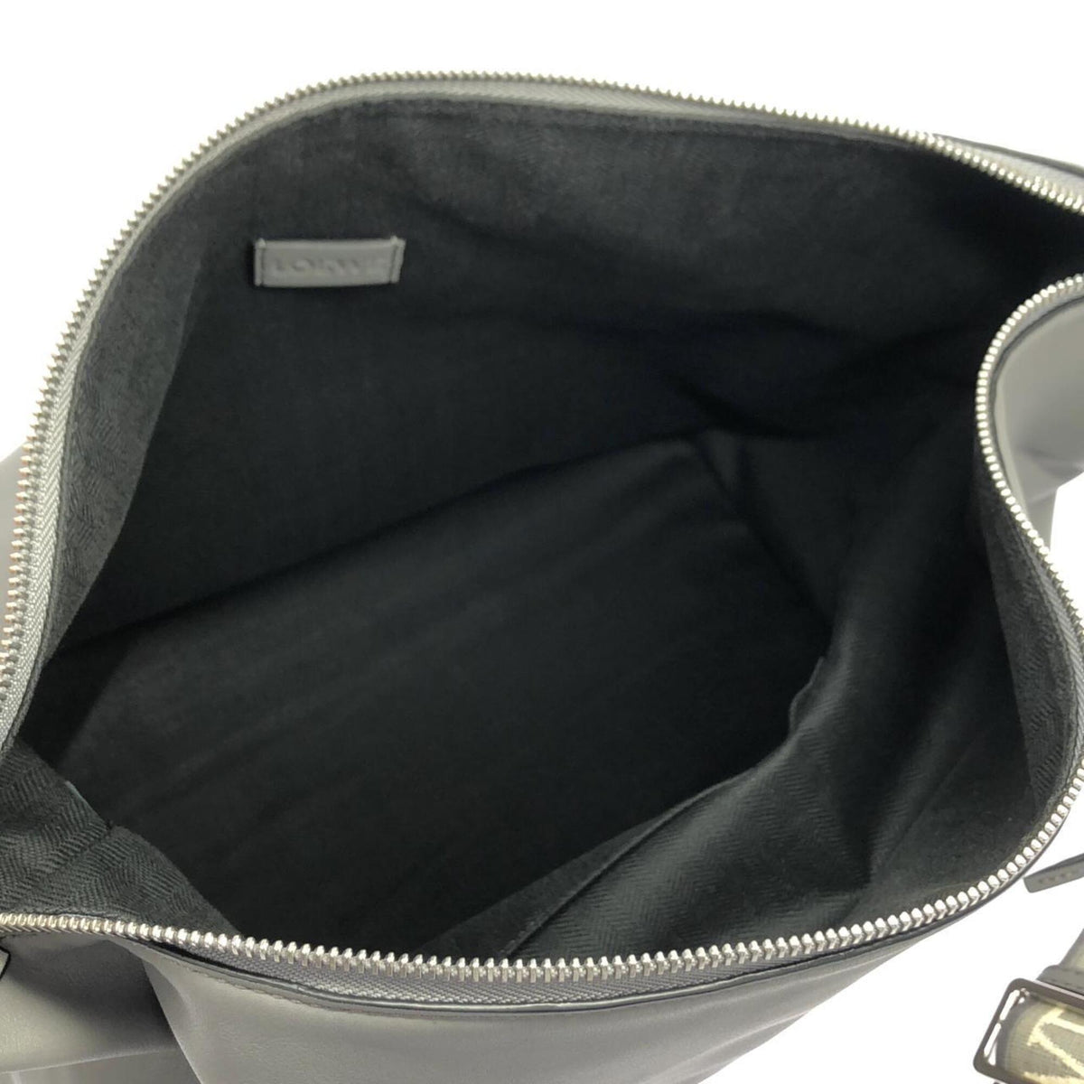 Loewe Gray Leather Shoulder Bag (Pre-Owned)