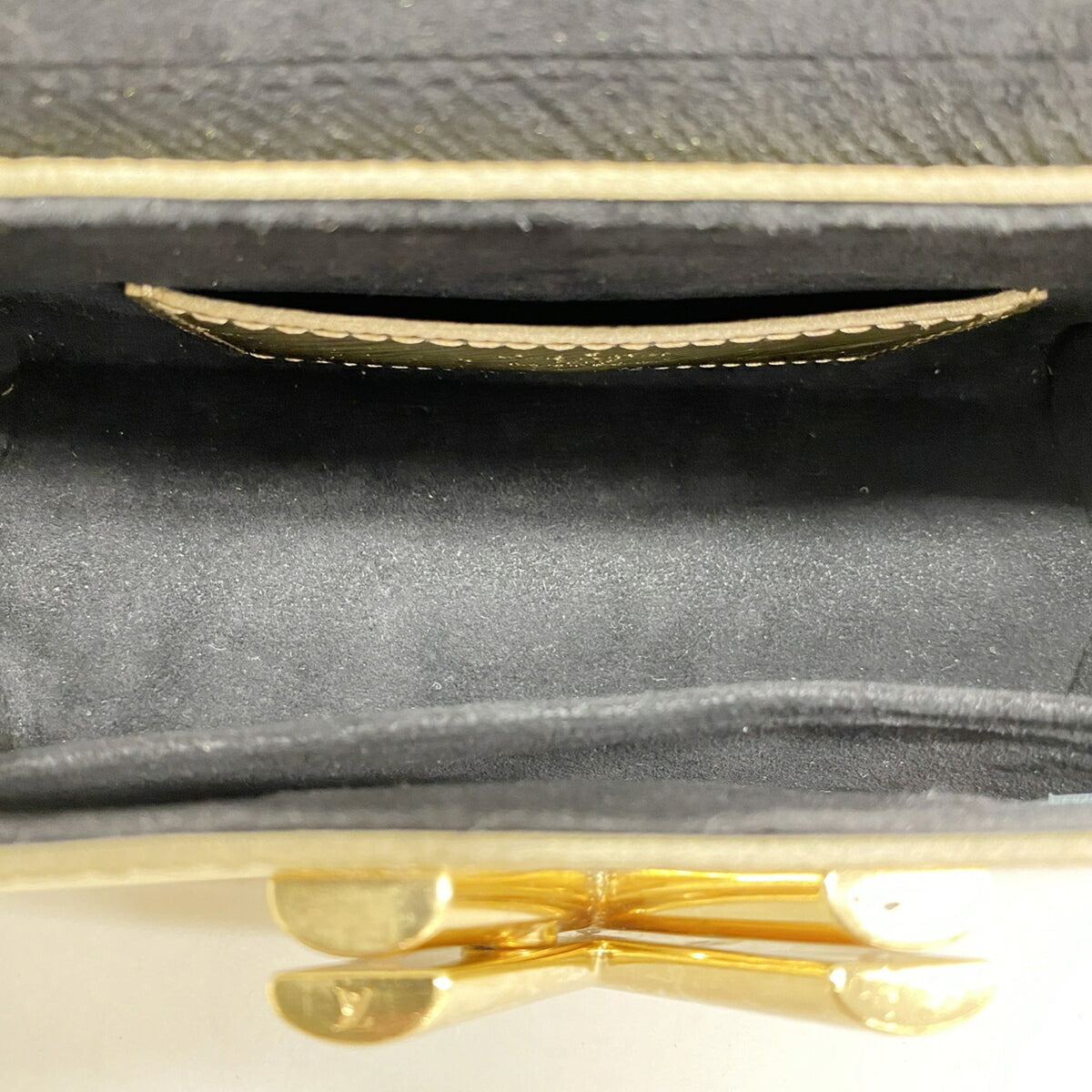 Louis Vuitton Gold Shoulder Bag (Pre-Owned)