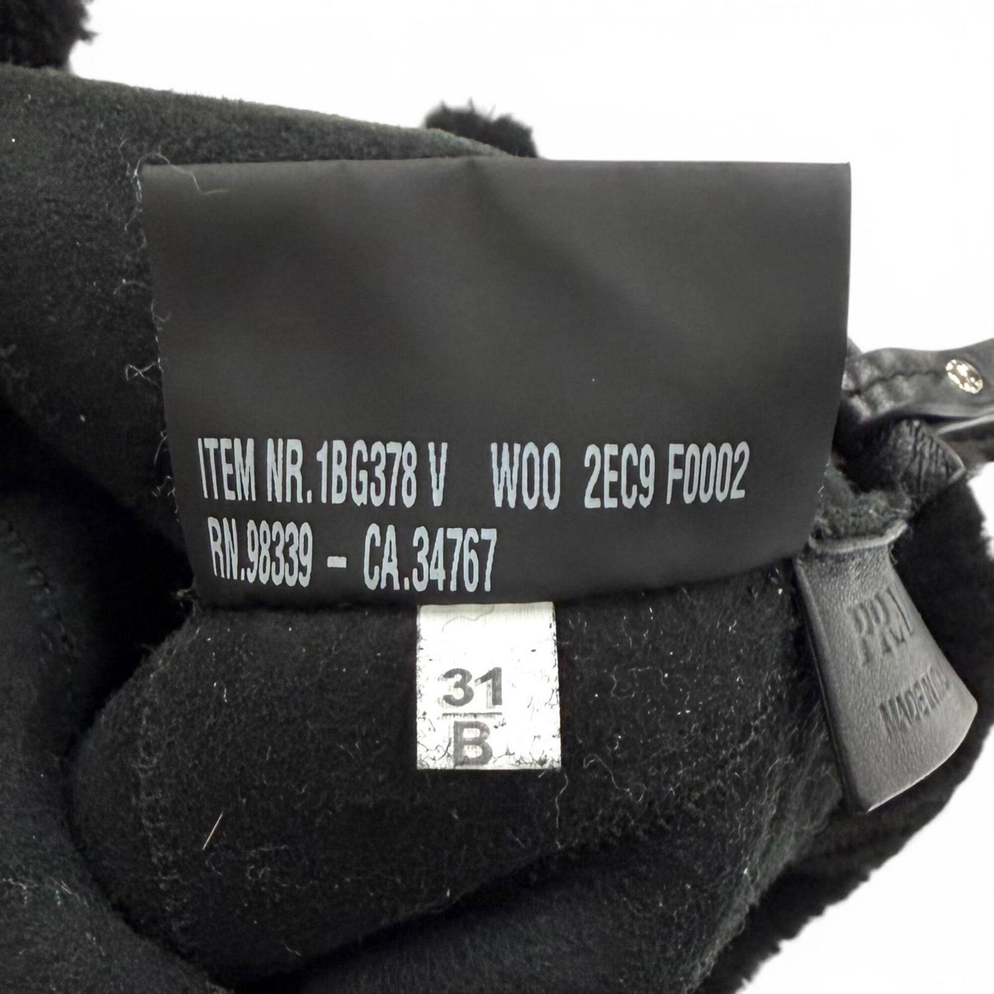 Prada Black Leather Pouch Shoulder Bag (Pre-Owned)