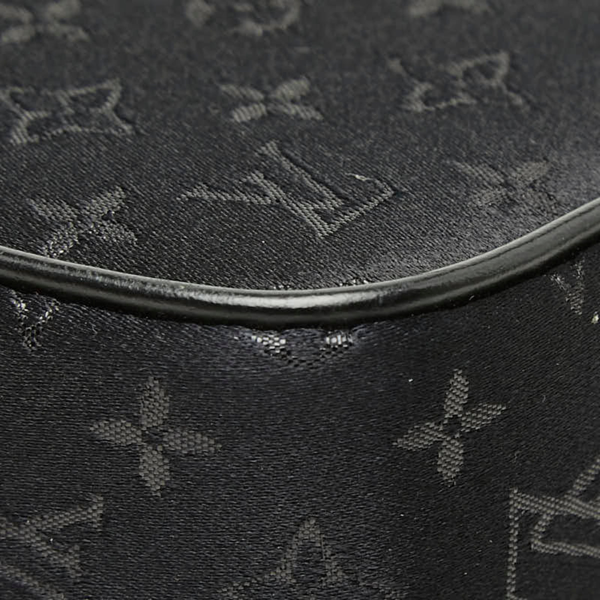 Louis Vuitton Black Satin Leather Handbag Pochette Shoulder Bag (Pre-Owned)