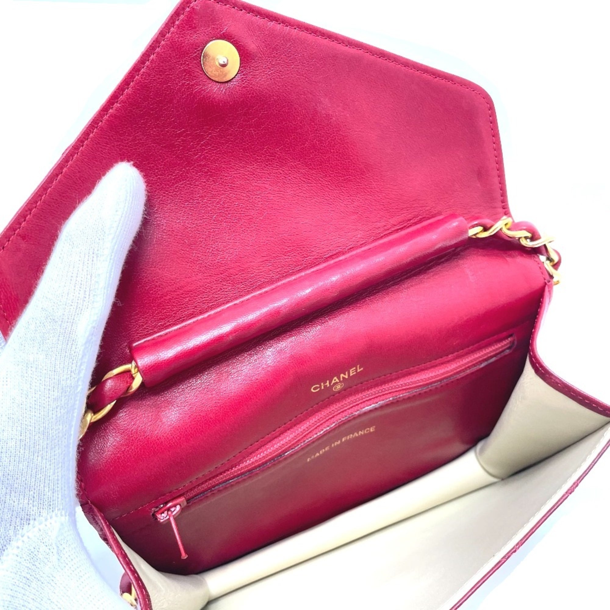 Chanel Red Leather Shoulder Bag (Pre-Owned)