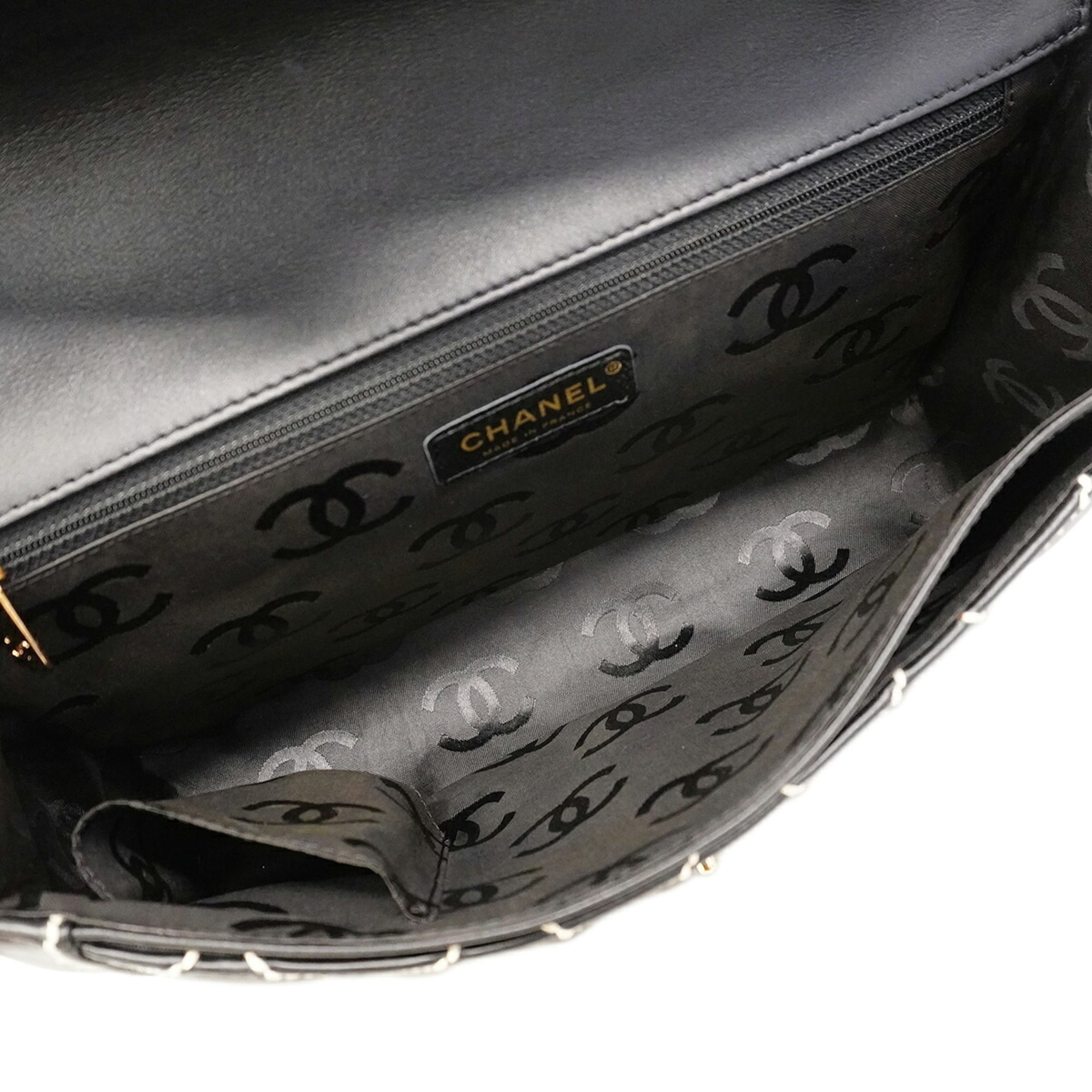 Chanel Black Leather Handbag (Pre-Owned)