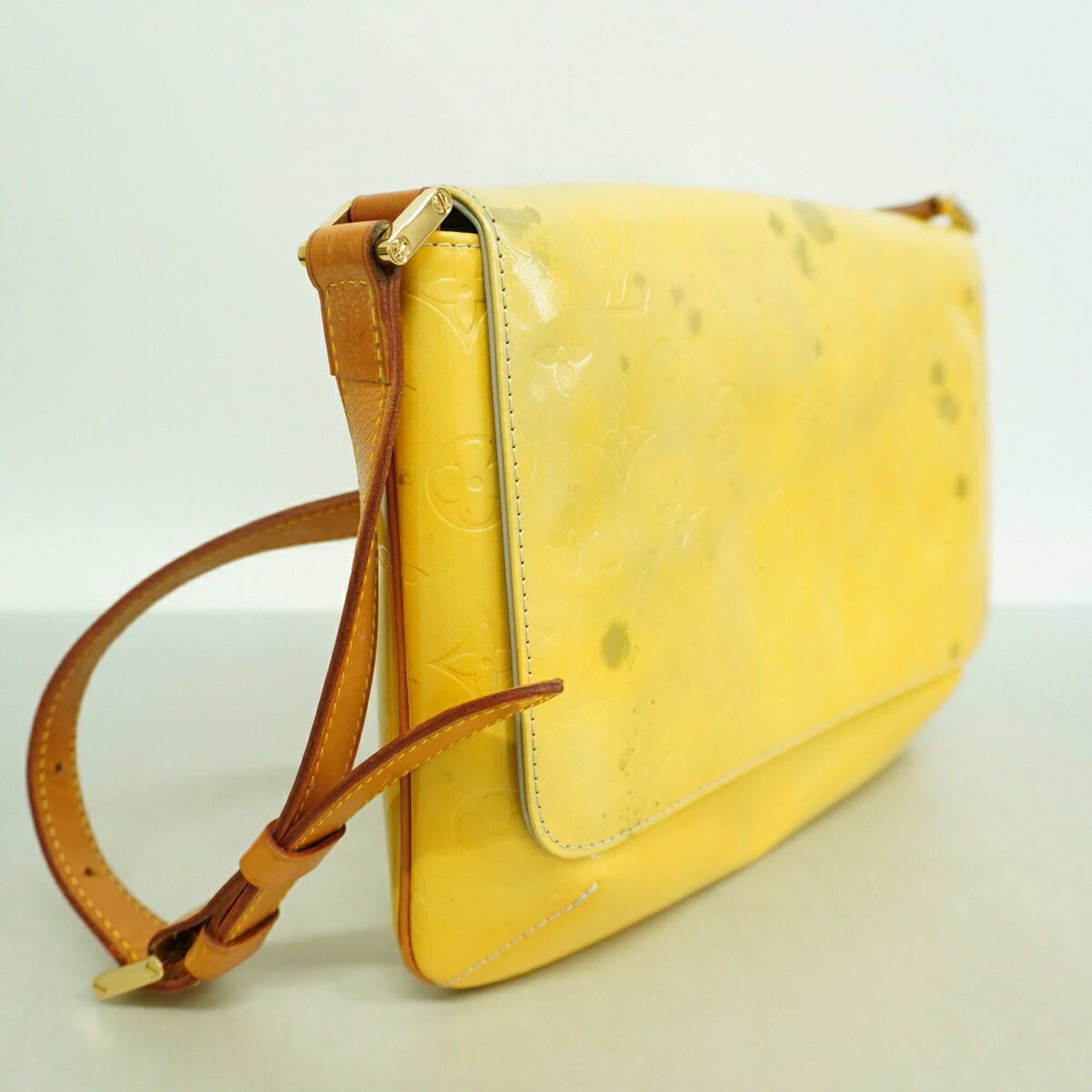 Louis Vuitton Gris Shoulder Bag (Pre-Owned)