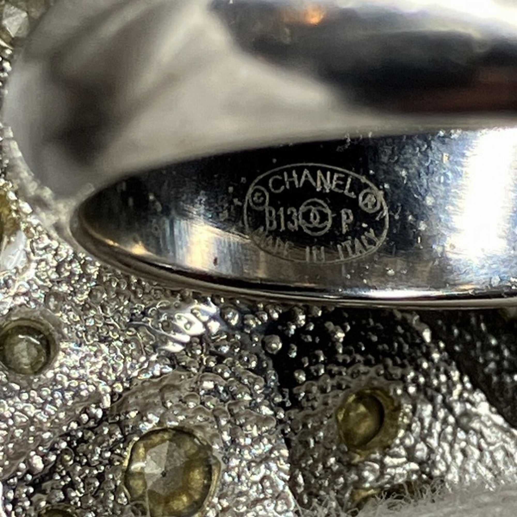 Chanel Silver Metal Band Ring (Pre-Owned)