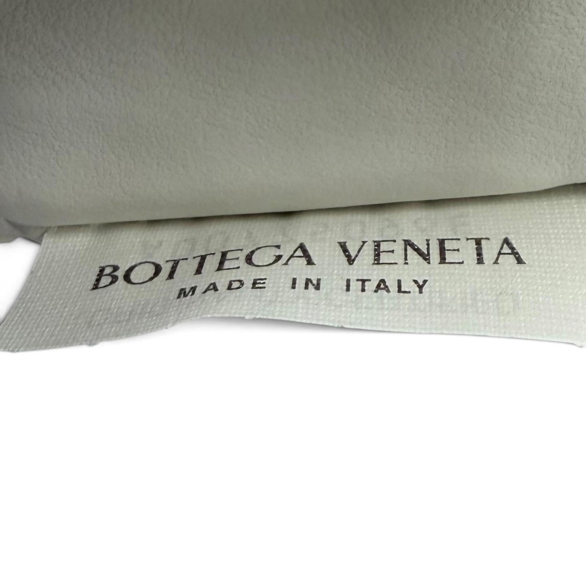 Bottega Veneta Red Color White Leather Handbag (Pre-Owned)