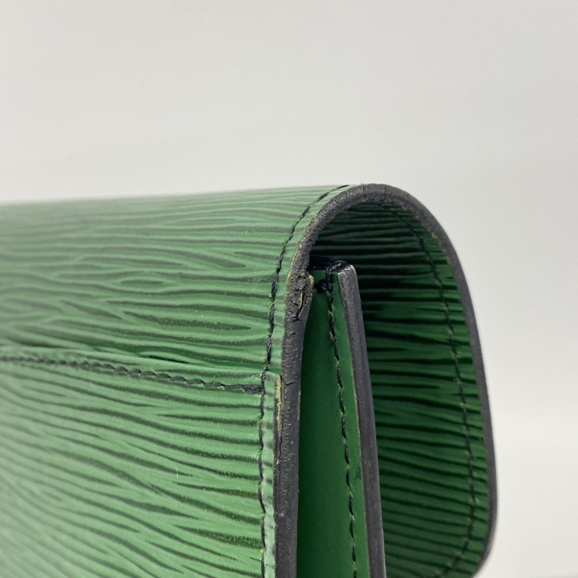 Louis Vuitton Borneo Green Clutch Bag (Pre-Owned)