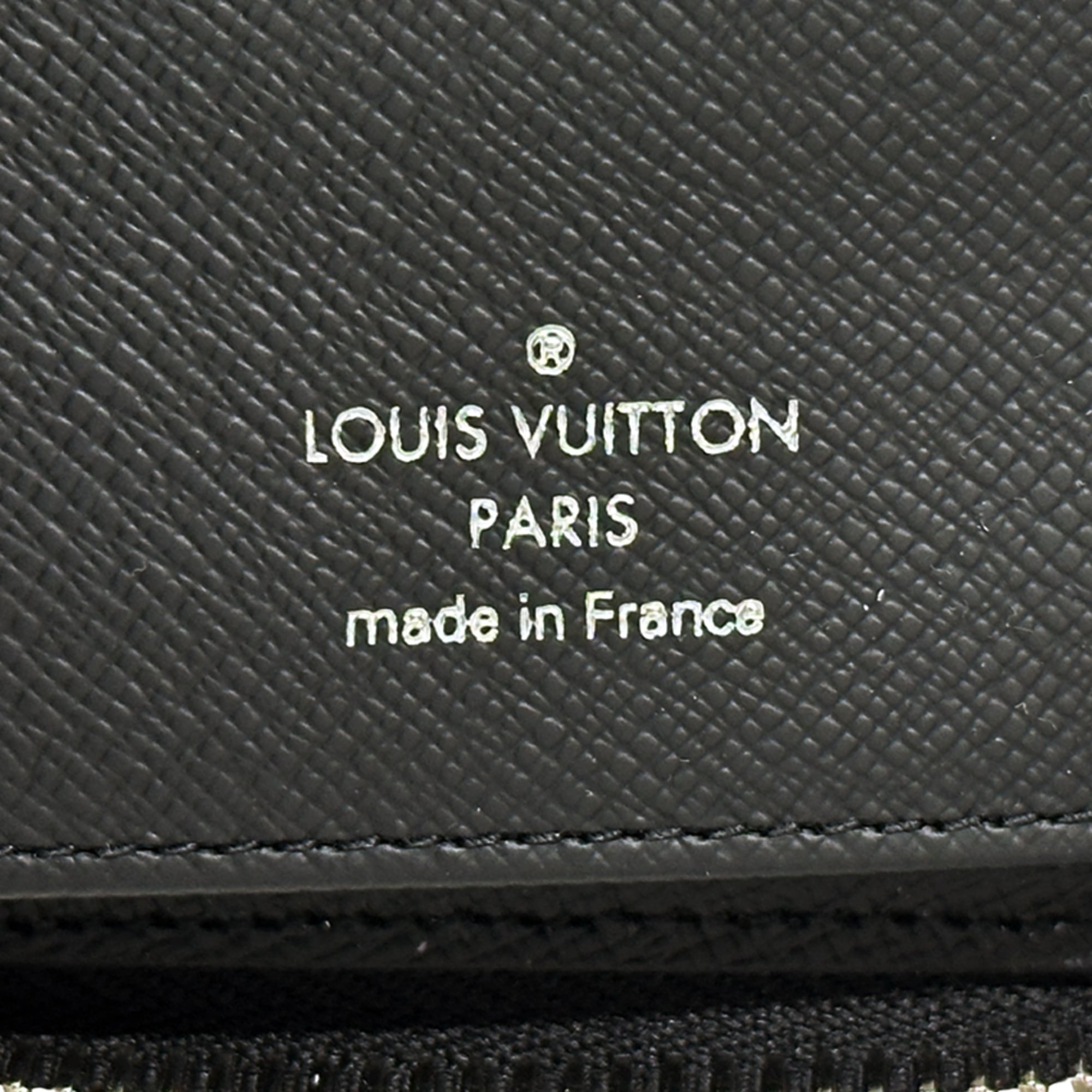 Louis Vuitton Black Noir Taiga Leather (Pre-Owned)