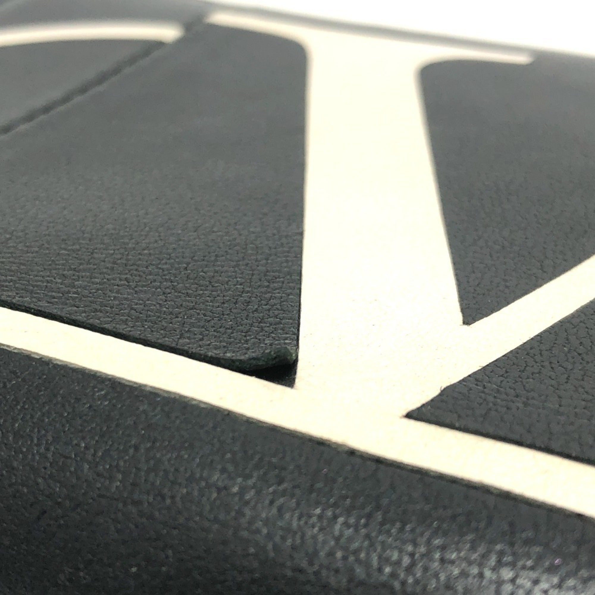 Valentino Black White Leather Wallet (Bi-Fold) (Pre-Owned)
