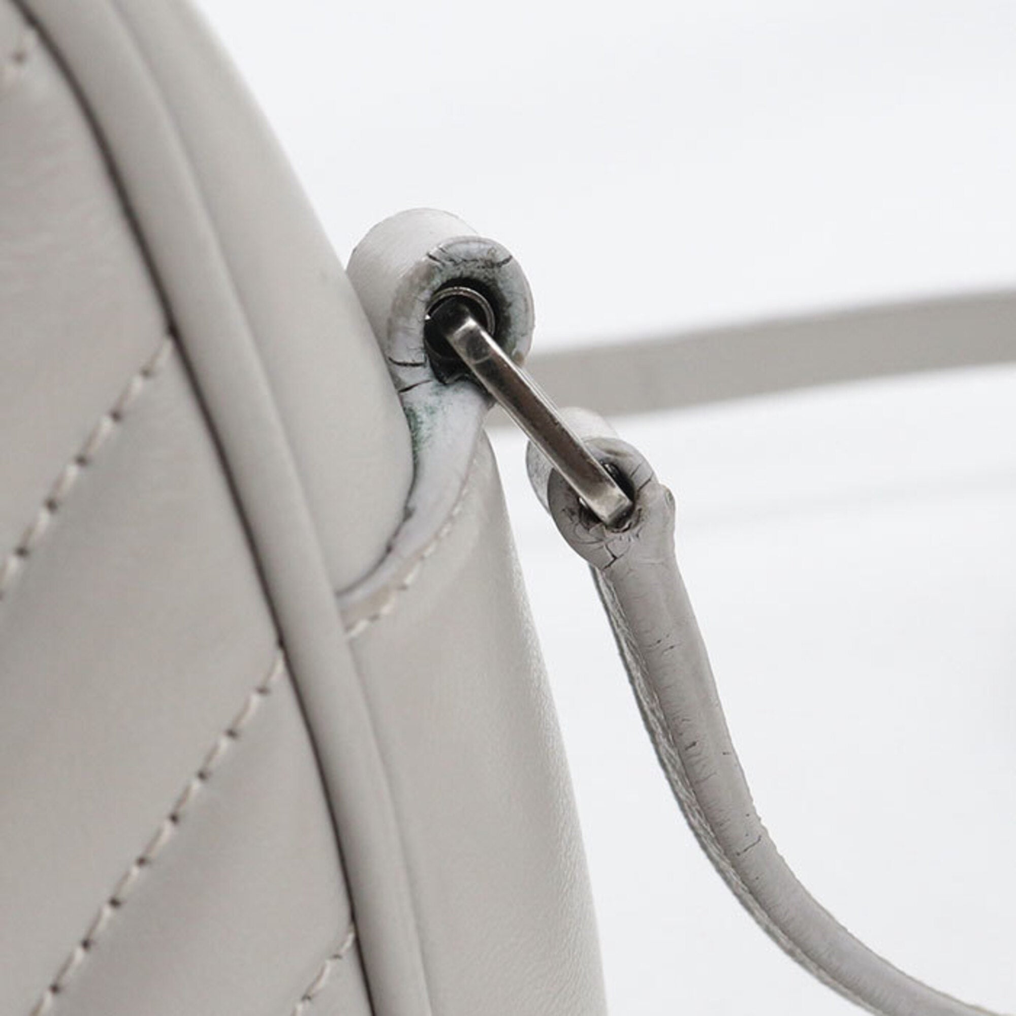Saint Laurent Gray Leather Shoulder Bag (Pre-Owned)