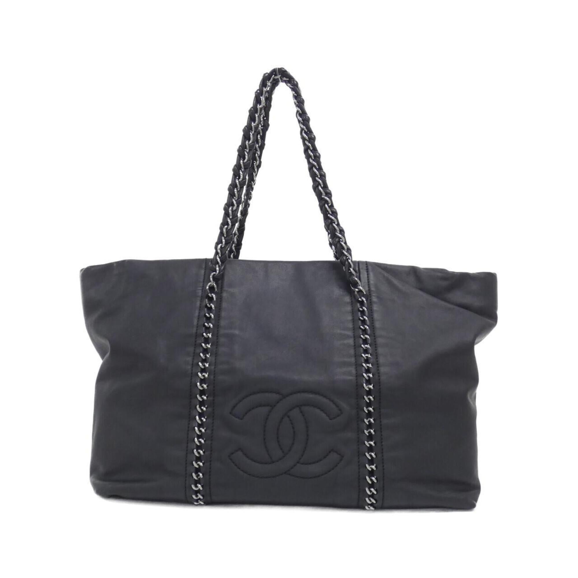 Chanel Black Leather Shoulder Bag (Pre-Owned)