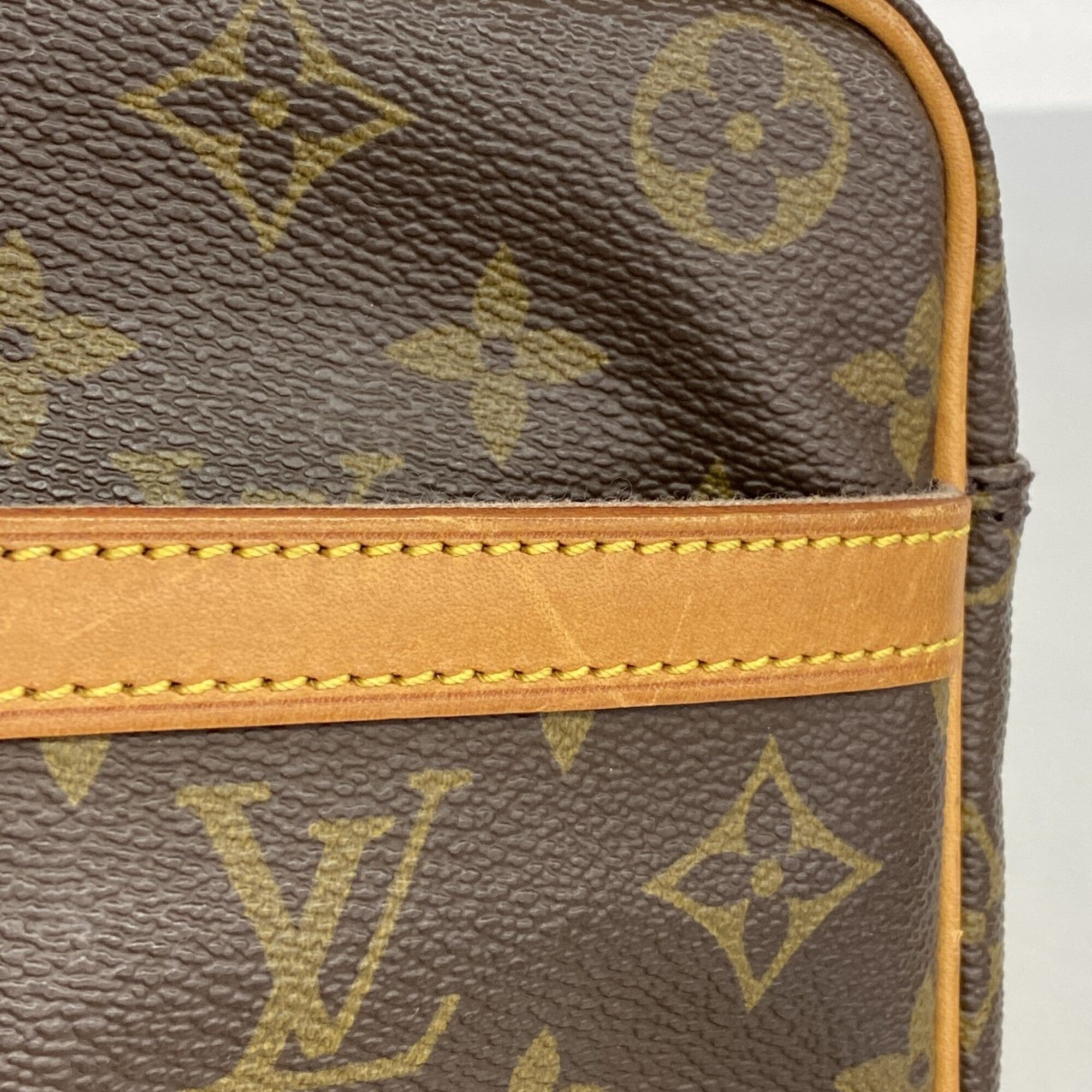 Louis Vuitton Brown Shoulder Bag (Pre-Owned)