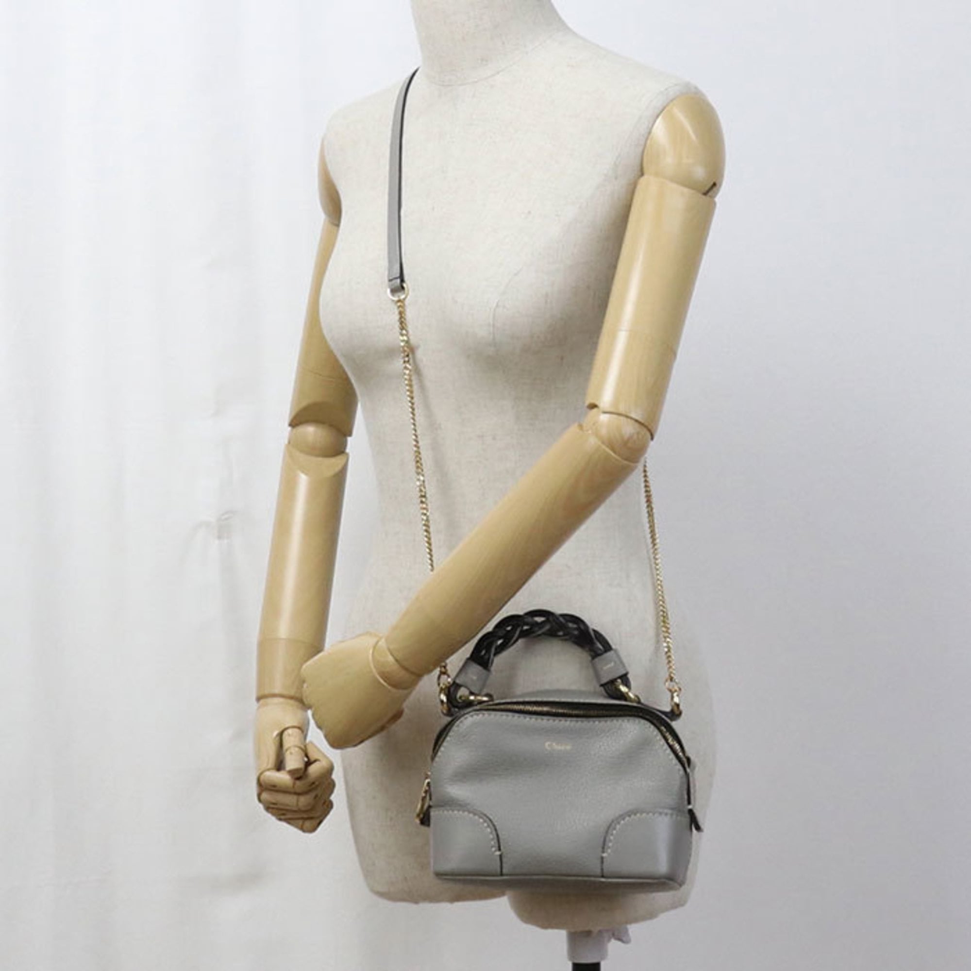 Chloé Gray Leather Handbag (Pre-Owned)