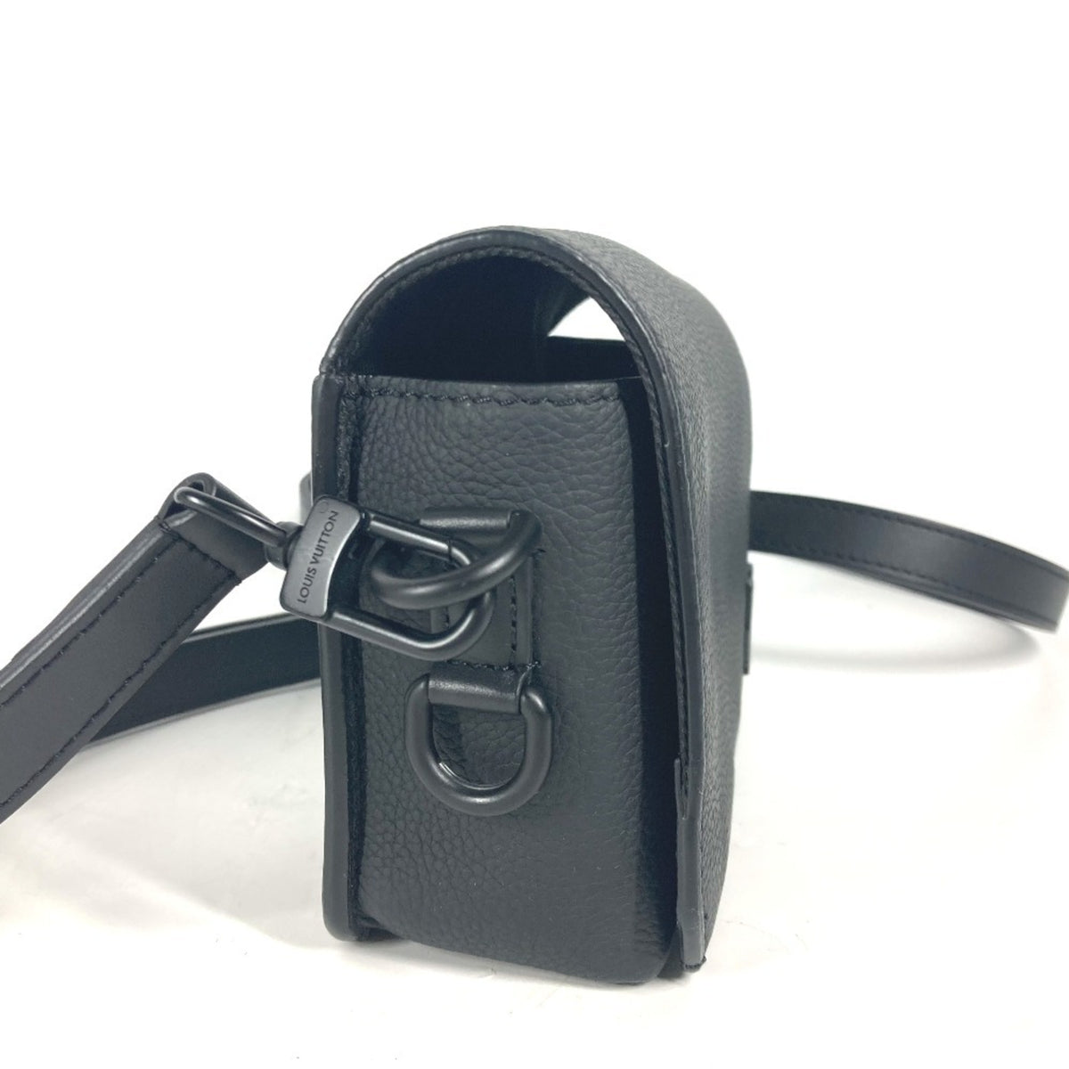 Louis Vuitton Black Leather Pochette Shoulder Bag (Pre-Owned)