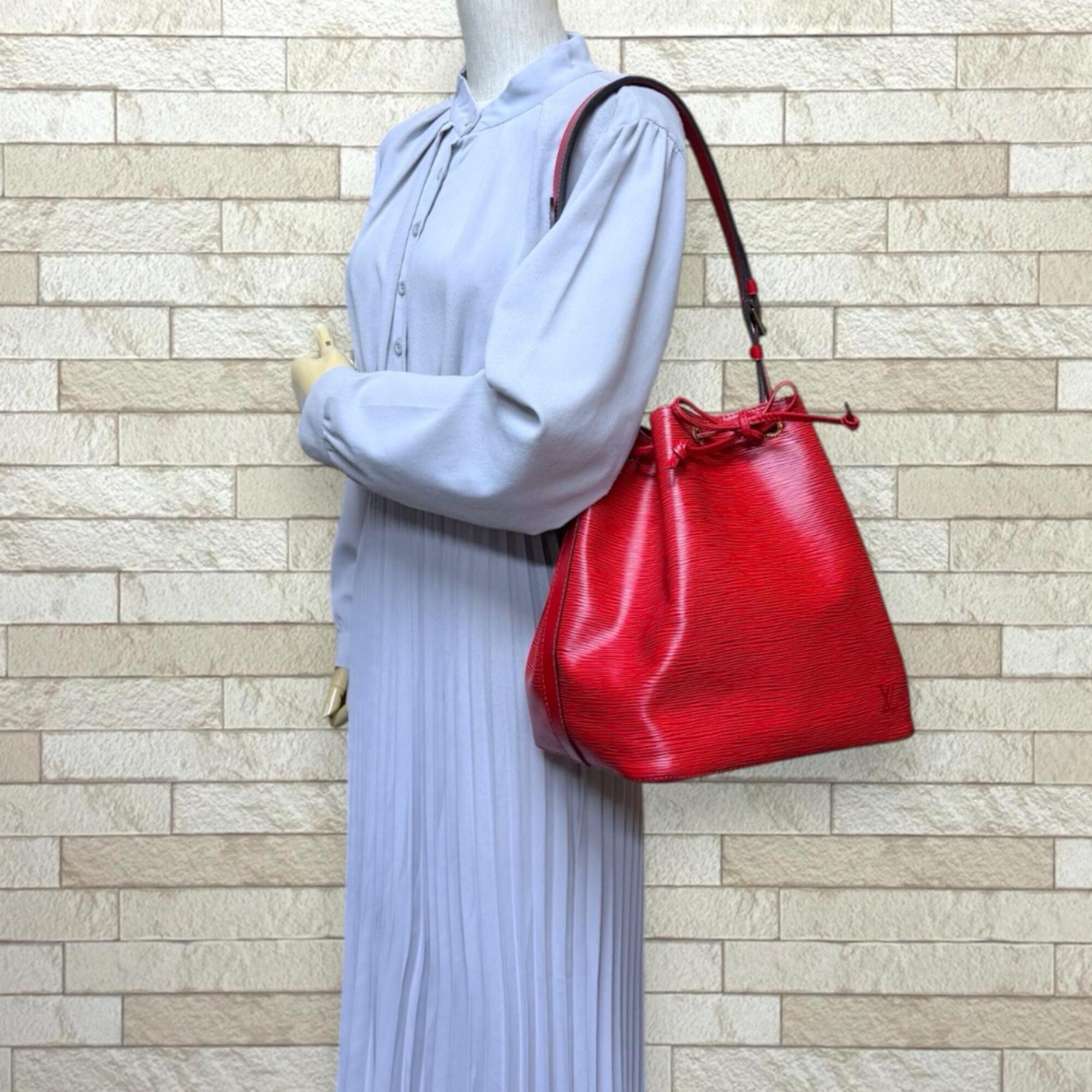 Louis Vuitton Castilian Red Red Color Epi Leather Shoulder Bag (Pre-Owned)