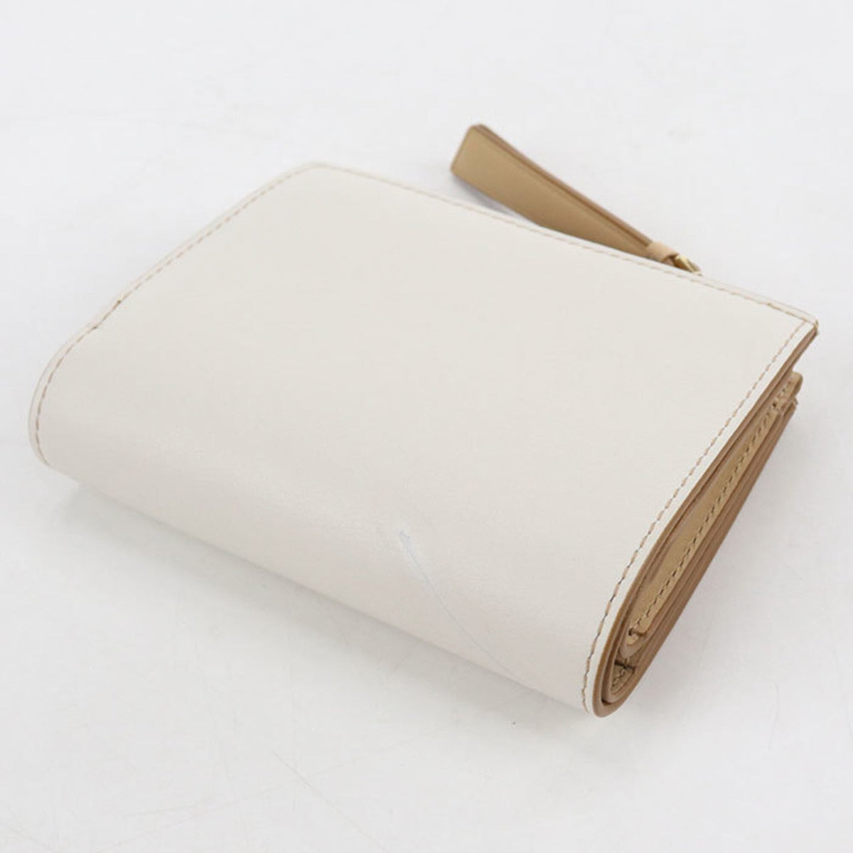Loewe White Leather Wallet (Bi-Fold) (Pre-Owned)