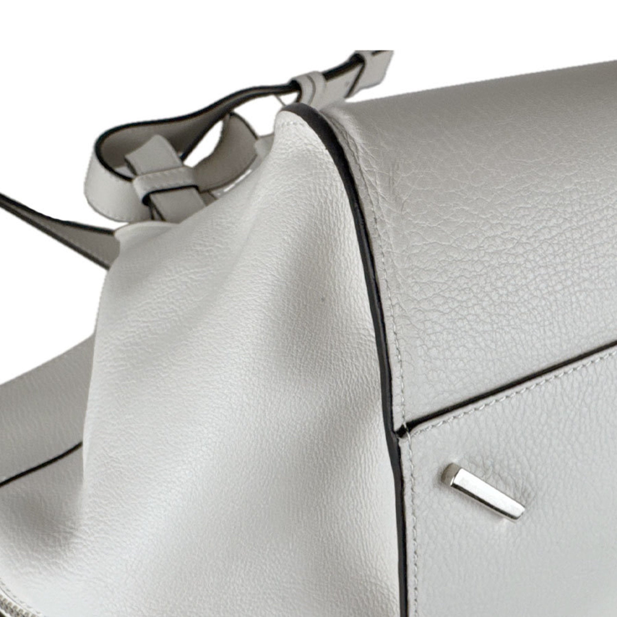 Loewe White Leather Handbag Shoulder Bag (Pre-Owned)