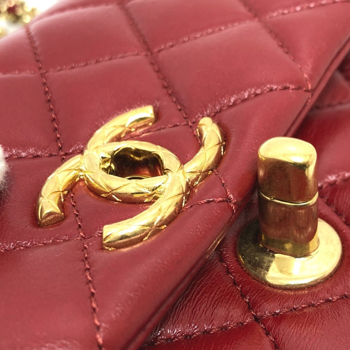 Chanel Red Color Leather Shoulder Bag (Pre-Owned)