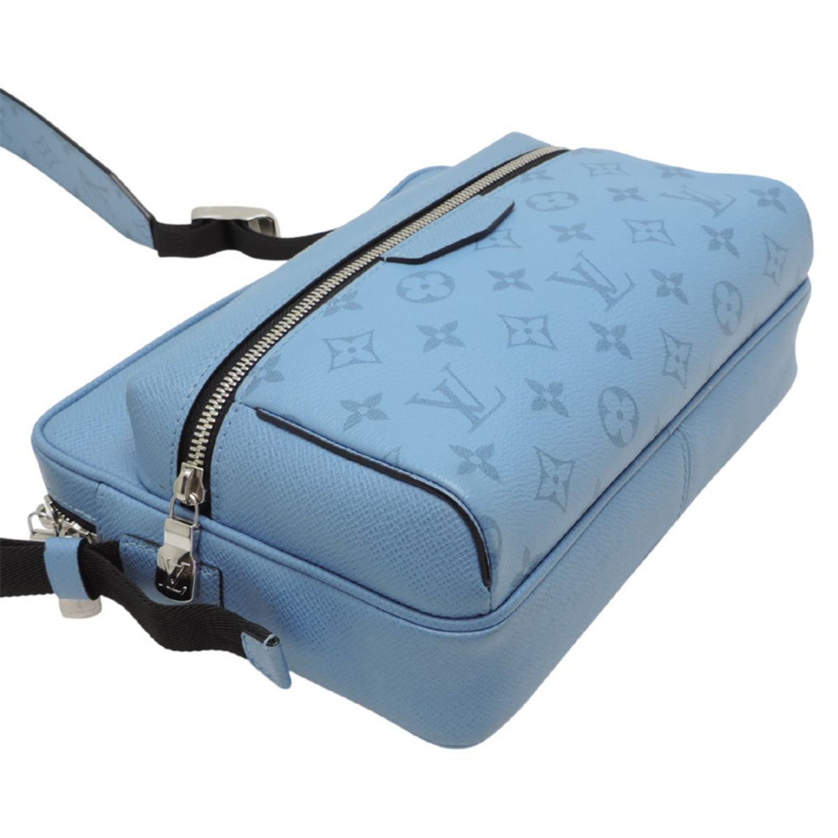 Louis Vuitton Light Blue Taigarama Shoulder Bag (Pre-Owned)
