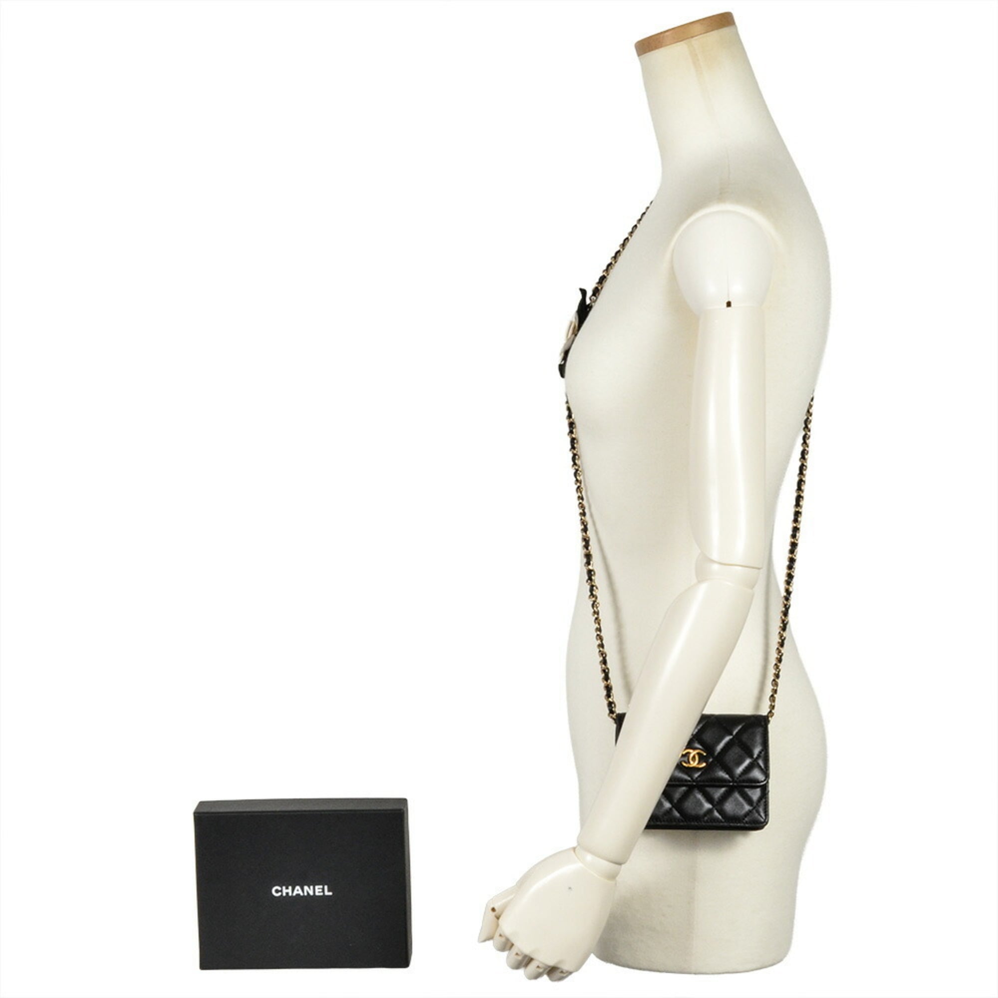 Chanel Matelasse Black Leather Shoulder Bag (Pre-Owned)