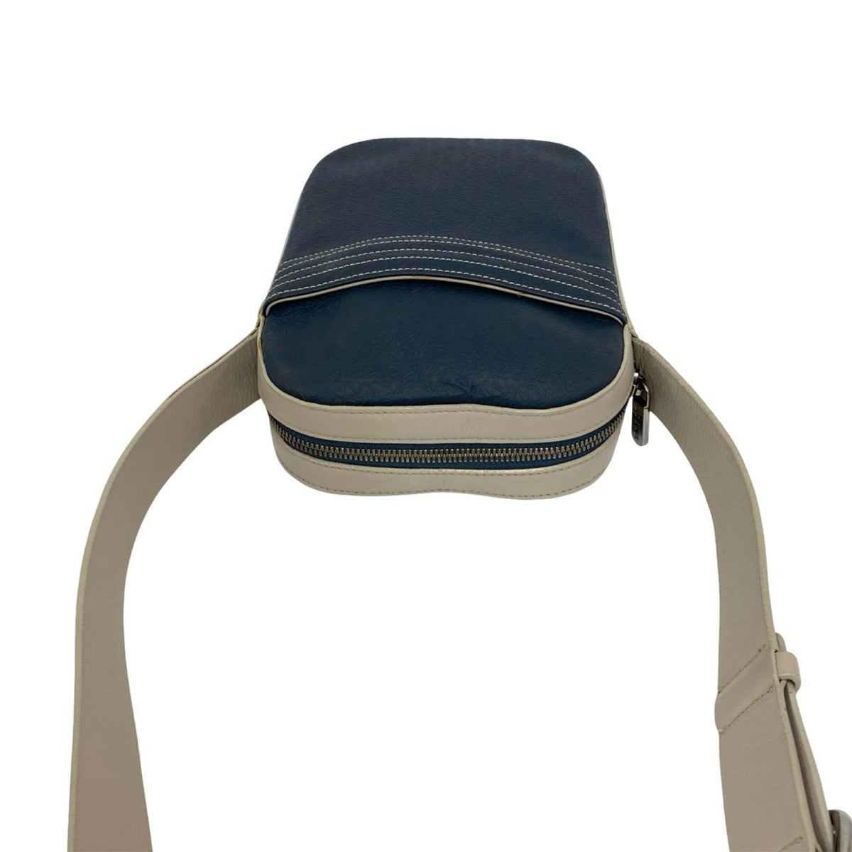 Loewe Beige Navy Leather Pochette Shoulder Bag (Pre-Owned)