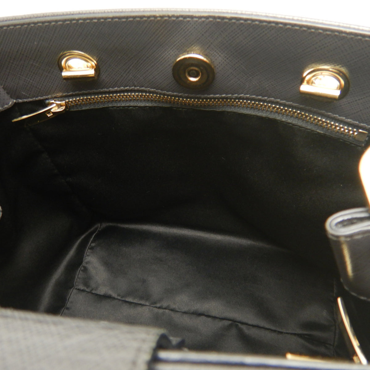 Salvatore Ferragamo Vara Gray Leather Handbag (Pre-Owned)